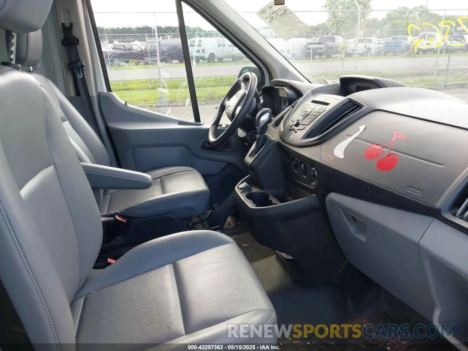 5 Photograph of a damaged car 1FTYR3XGXKKA15951 FORD TRANSIT-250 2019