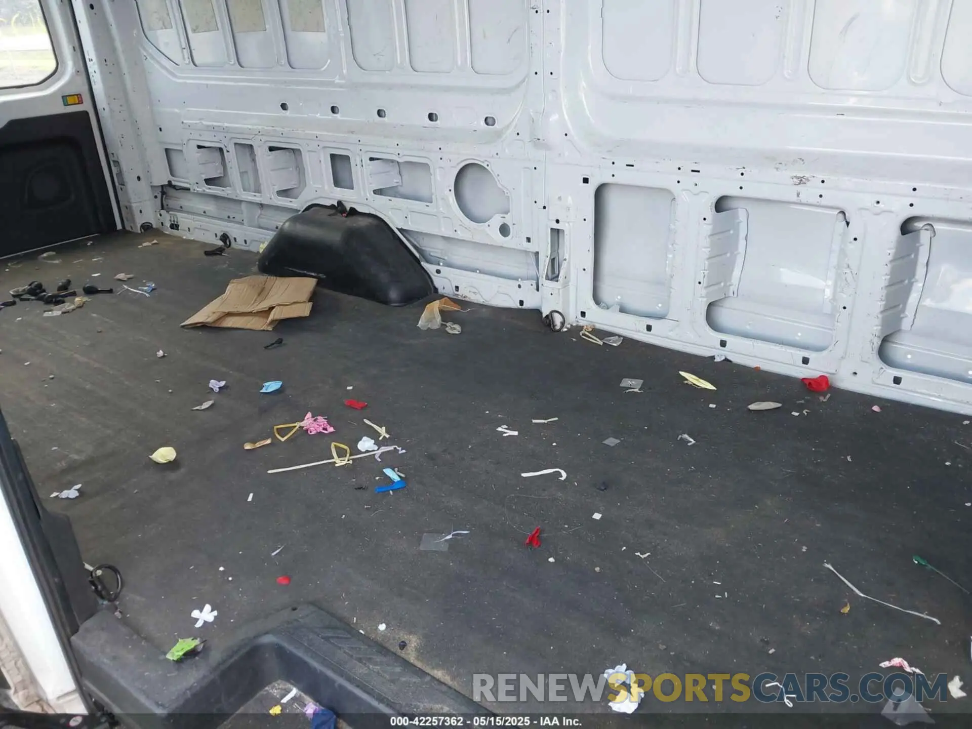 8 Photograph of a damaged car 1FTYR3XGXKKA15951 FORD TRANSIT-250 2019