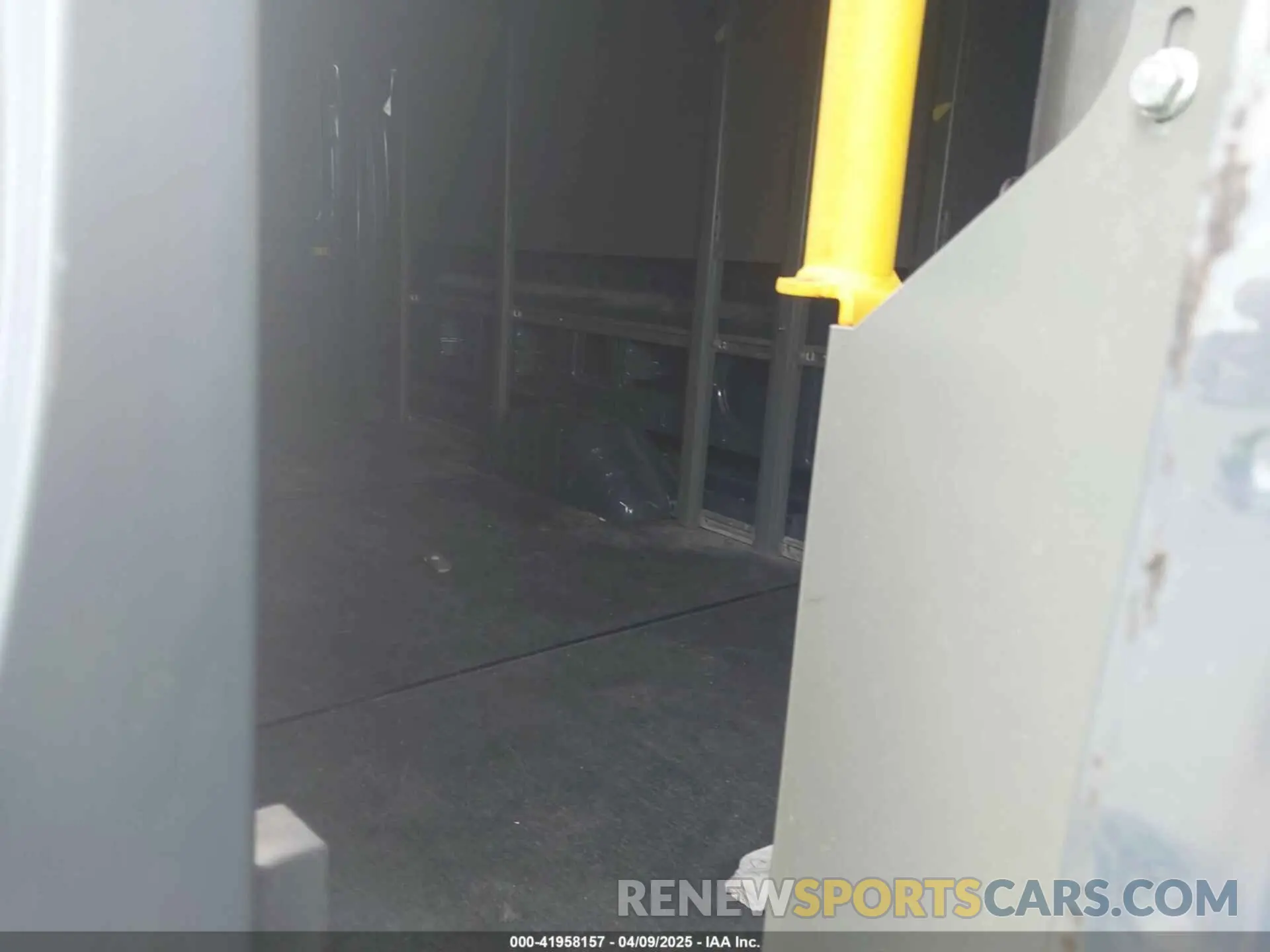 8 Photograph of a damaged car 1FTYR3XM1KKB78350 FORD TRANSIT-250 2019