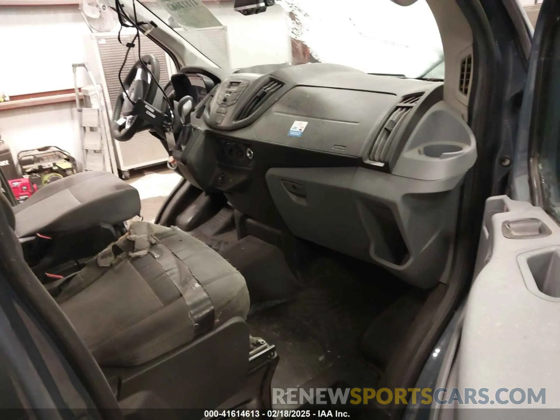 5 Photograph of a damaged car 1FTYR3XM4KKB89312 FORD TRANSIT-250 2019