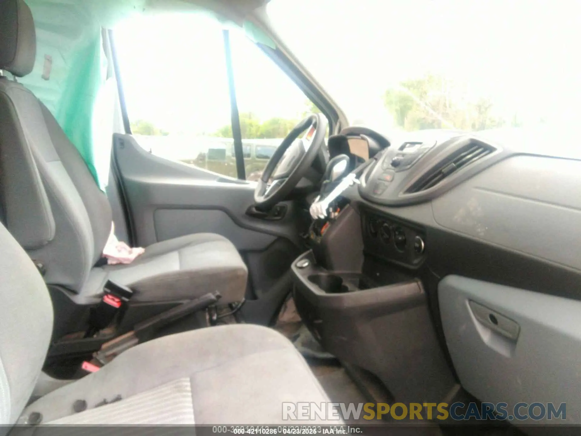 5 Photograph of a damaged car 1FTYR3XM5KKA57353 FORD TRANSIT-250 2019