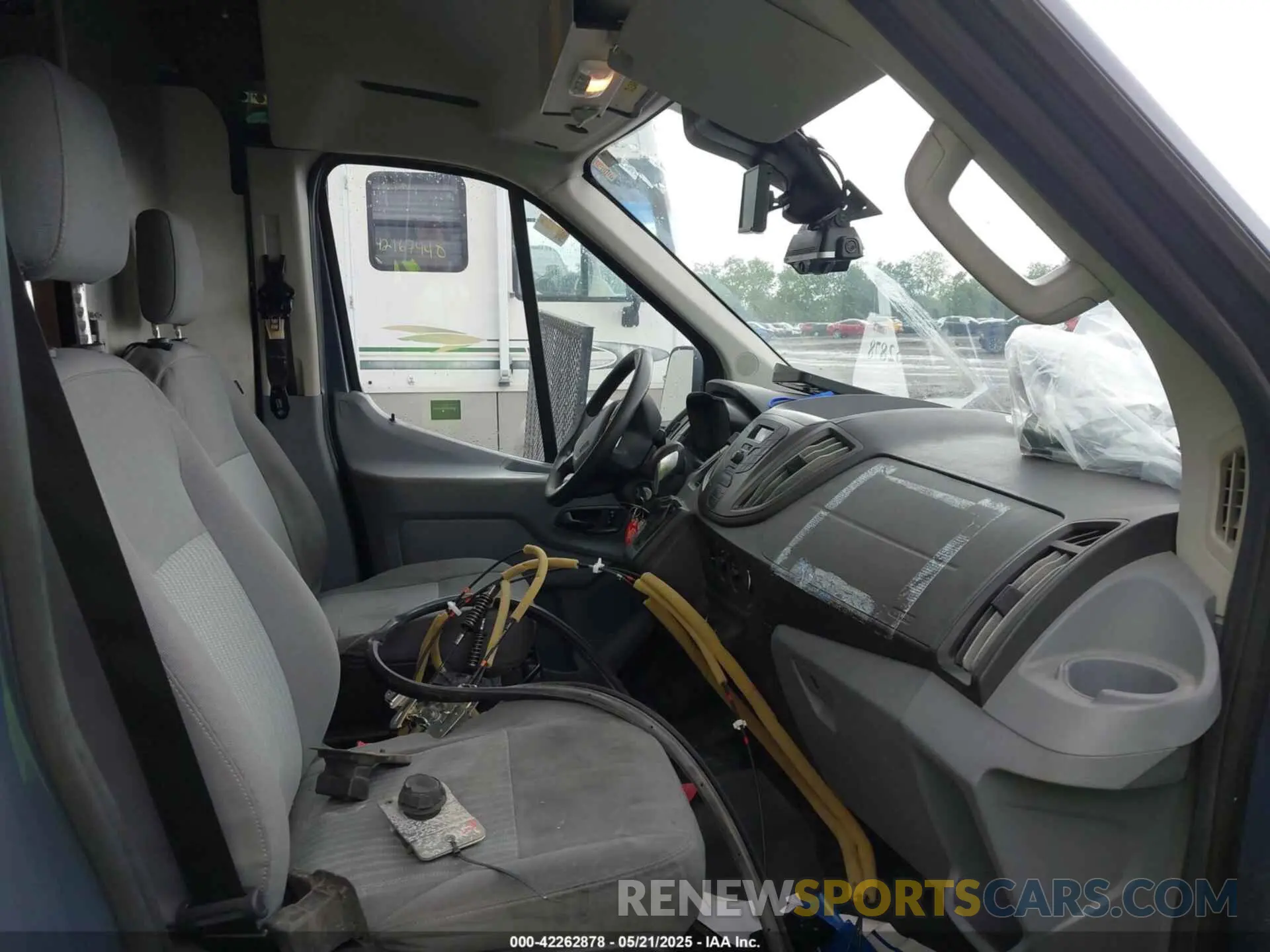 5 Photograph of a damaged car 1FTYR3XM5KKB49658 FORD TRANSIT-250 2019