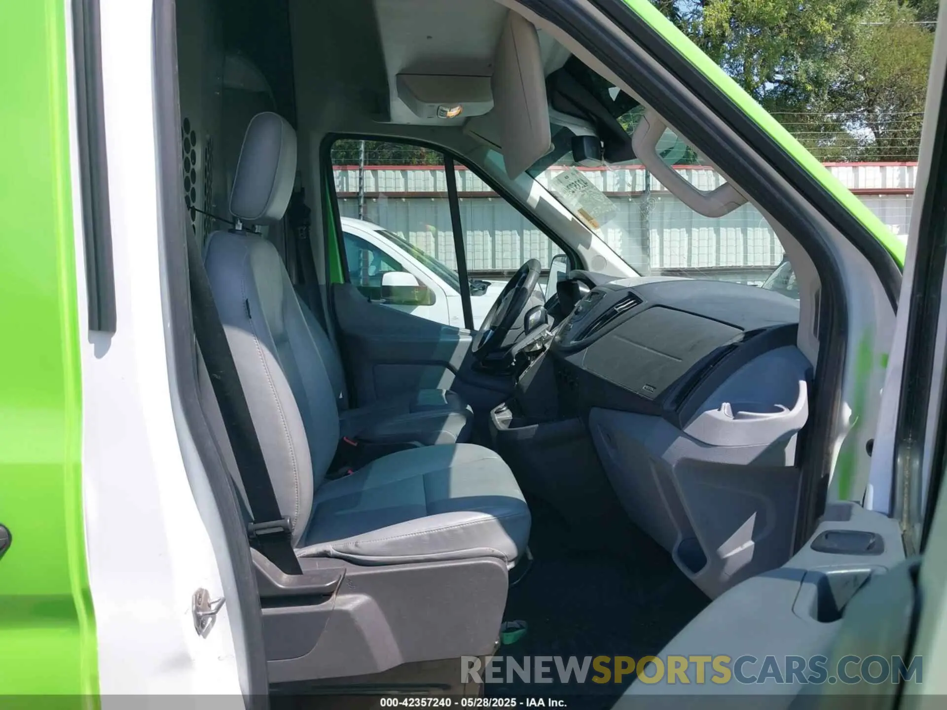 5 Photograph of a damaged car 1FTYR3XM8KKA82506 FORD TRANSIT-250 2019