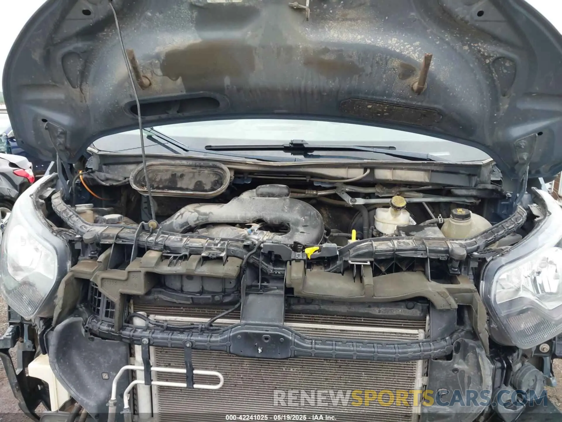 10 Photograph of a damaged car 1FTYR3XM9KKB32863 FORD TRANSIT-250 2019