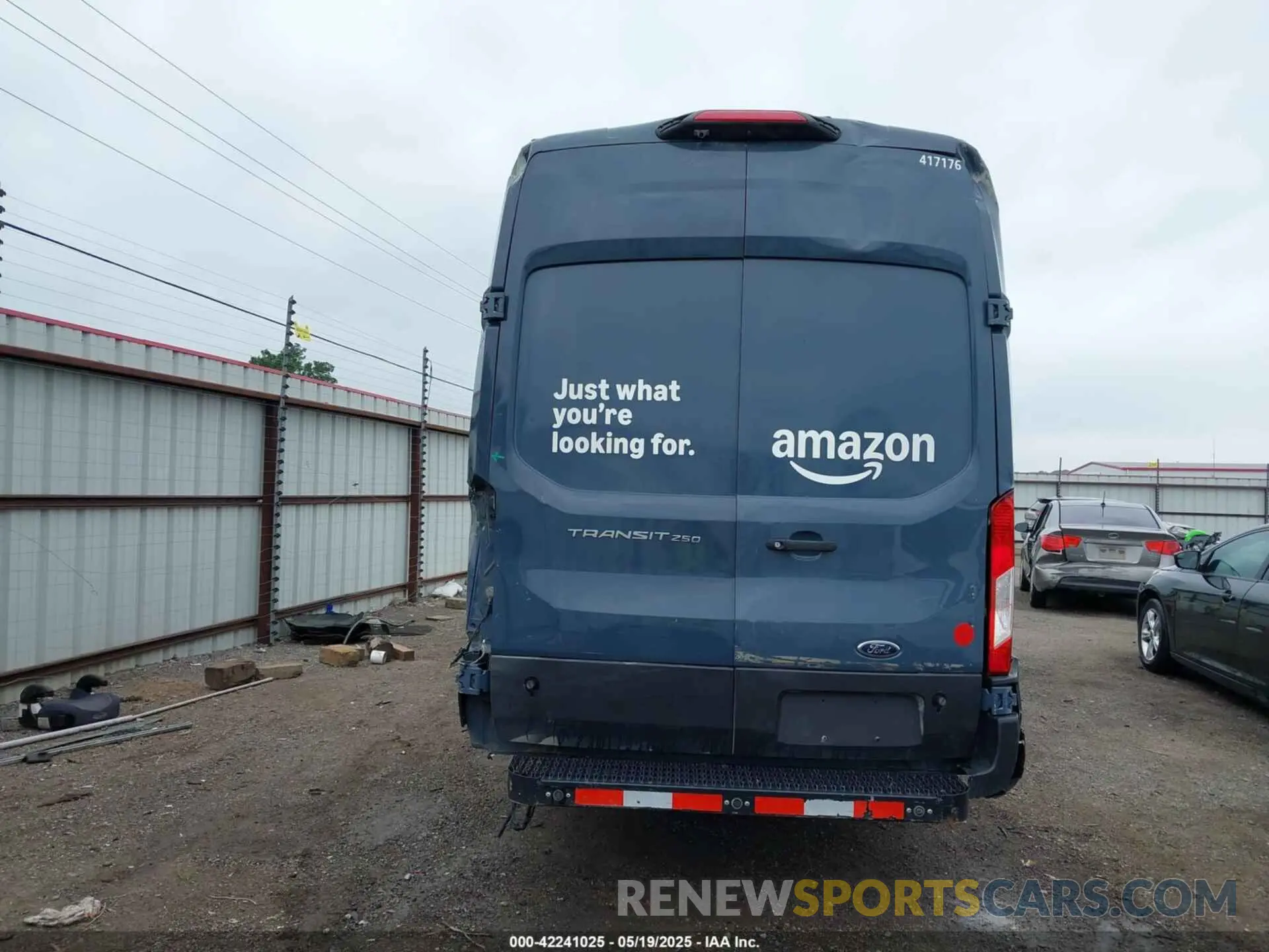 17 Photograph of a damaged car 1FTYR3XM9KKB32863 FORD TRANSIT-250 2019