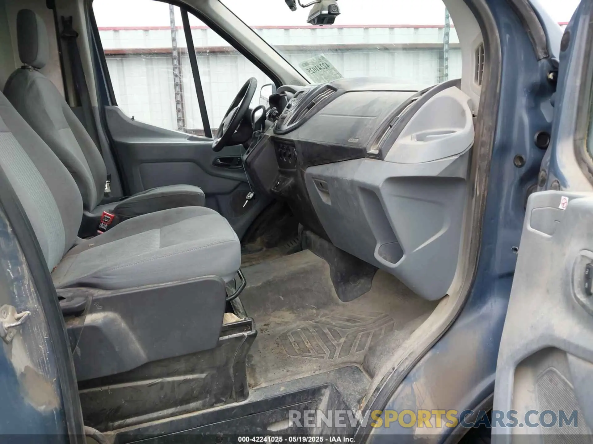 5 Photograph of a damaged car 1FTYR3XM9KKB32863 FORD TRANSIT-250 2019