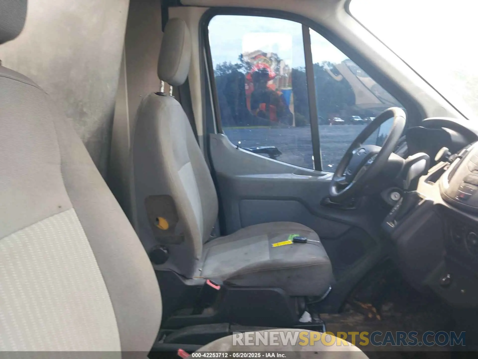 5 Photograph of a damaged car 1FTYR3XMXKKB33312 FORD TRANSIT-250 2019