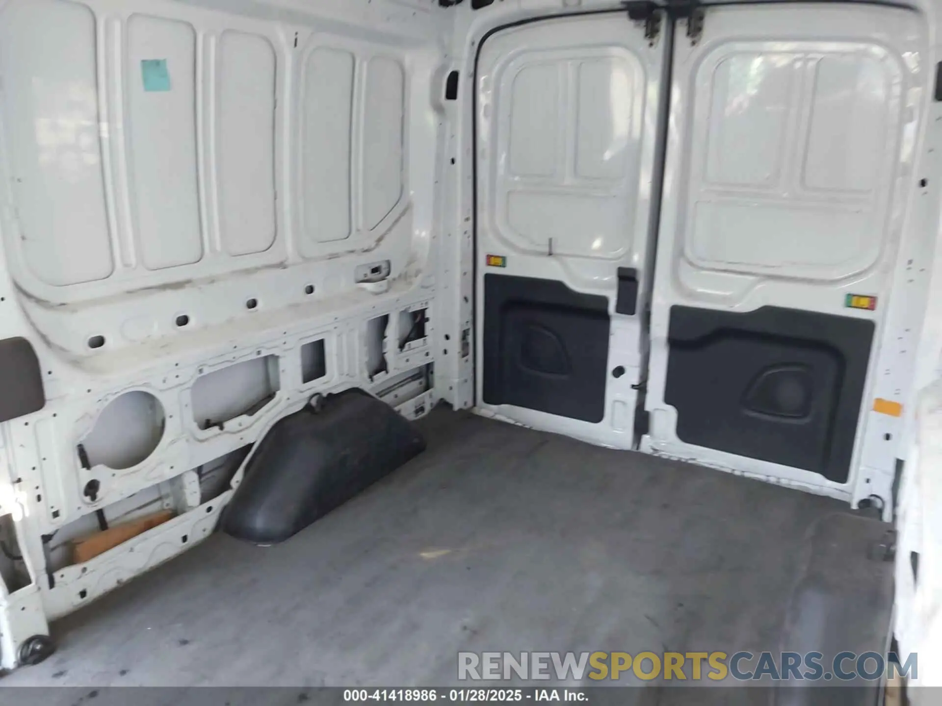 17 Photograph of a damaged car 1FTBR1C81LKB67434 FORD TRANSIT-250 2020