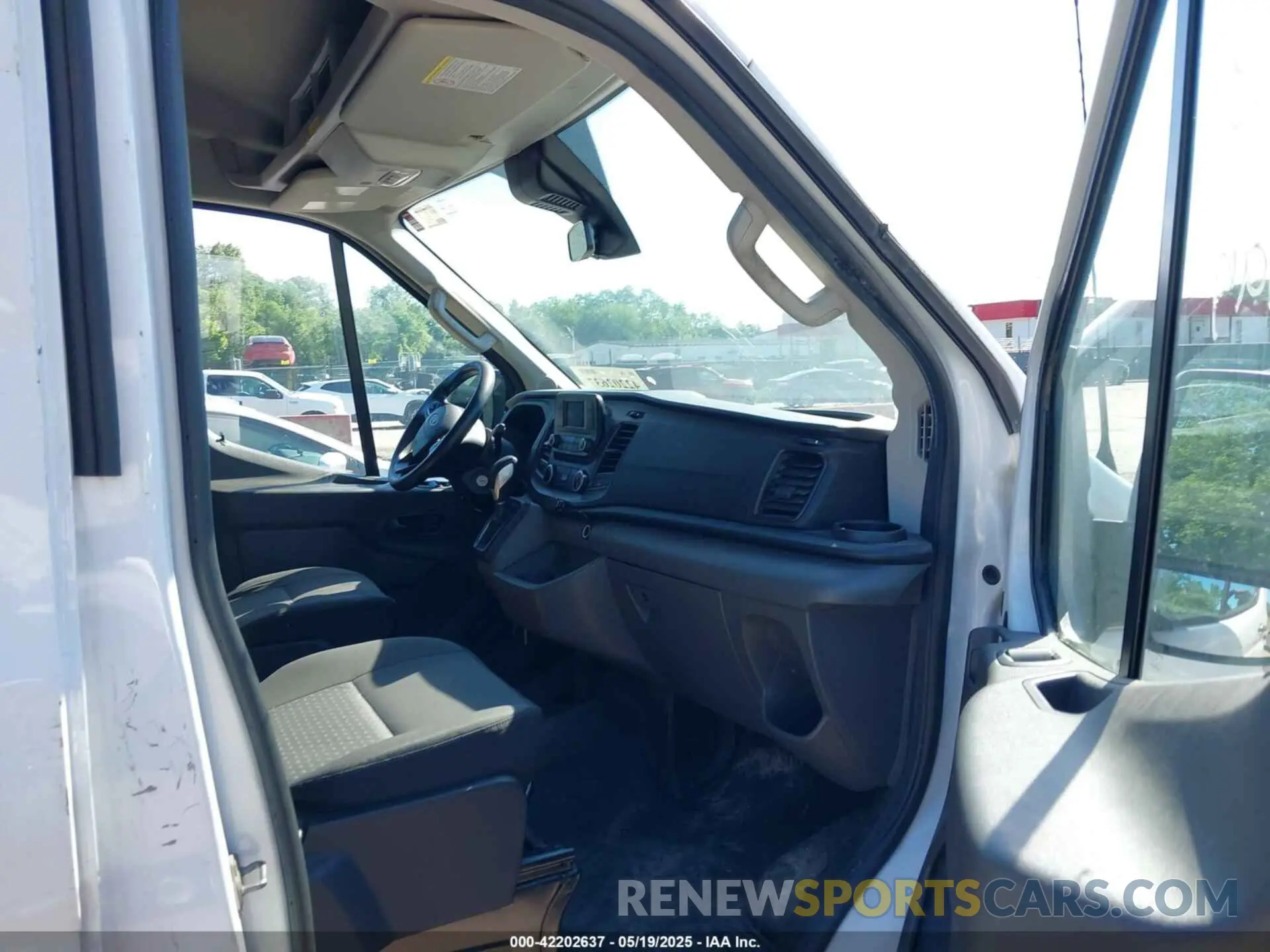 5 Photograph of a damaged car 1FTBR1C84LKA51595 FORD TRANSIT-250 2020