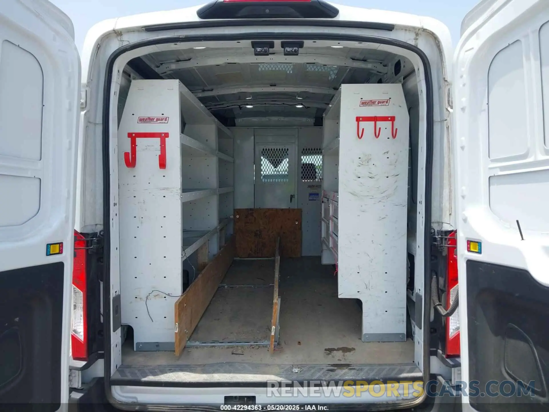 17 Photograph of a damaged car 1FTBR1CG4LKB26402 FORD TRANSIT-250 2020