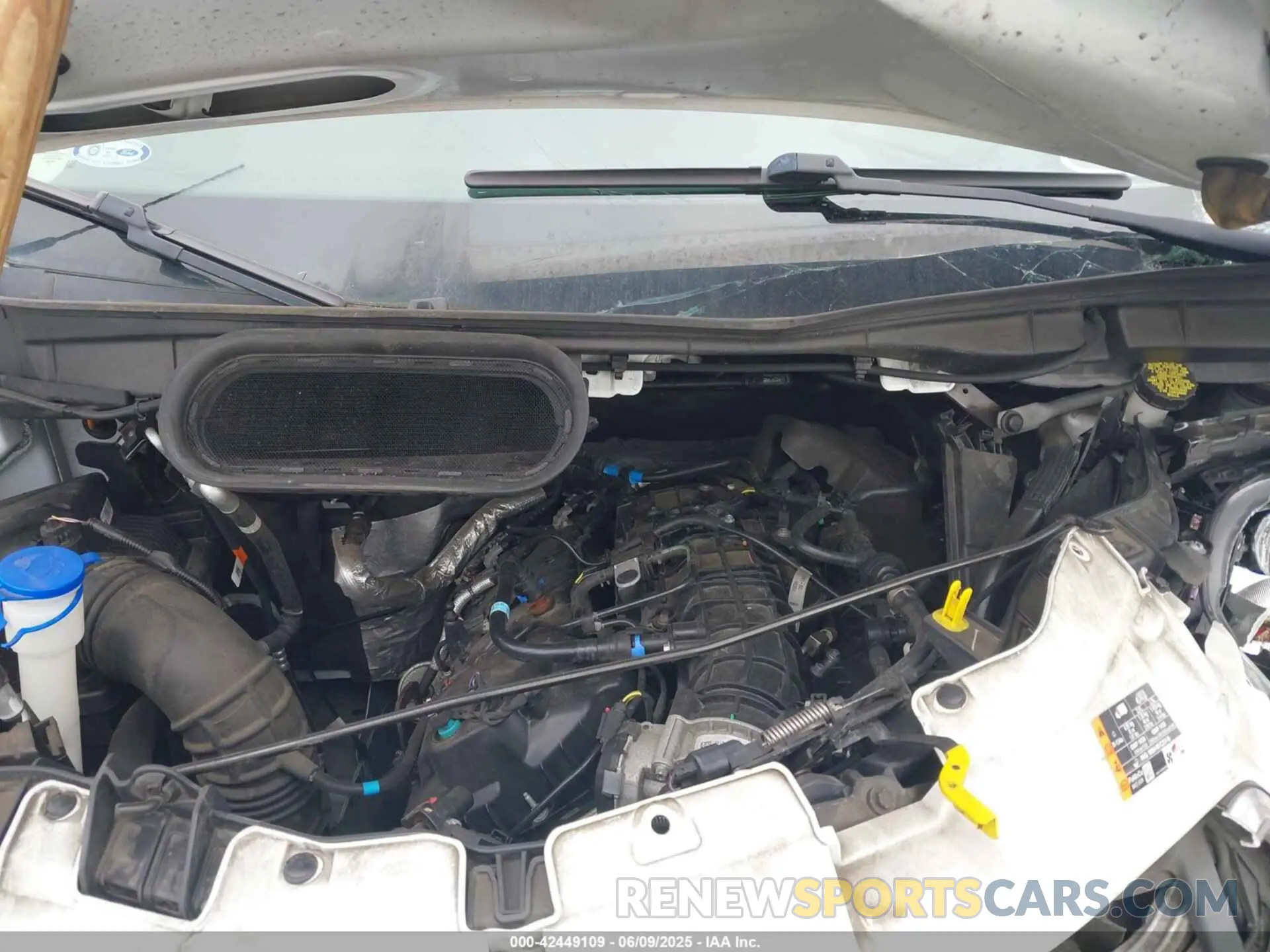 10 Photograph of a damaged car 1FTBR1CG5LKB66925 FORD TRANSIT-250 2020