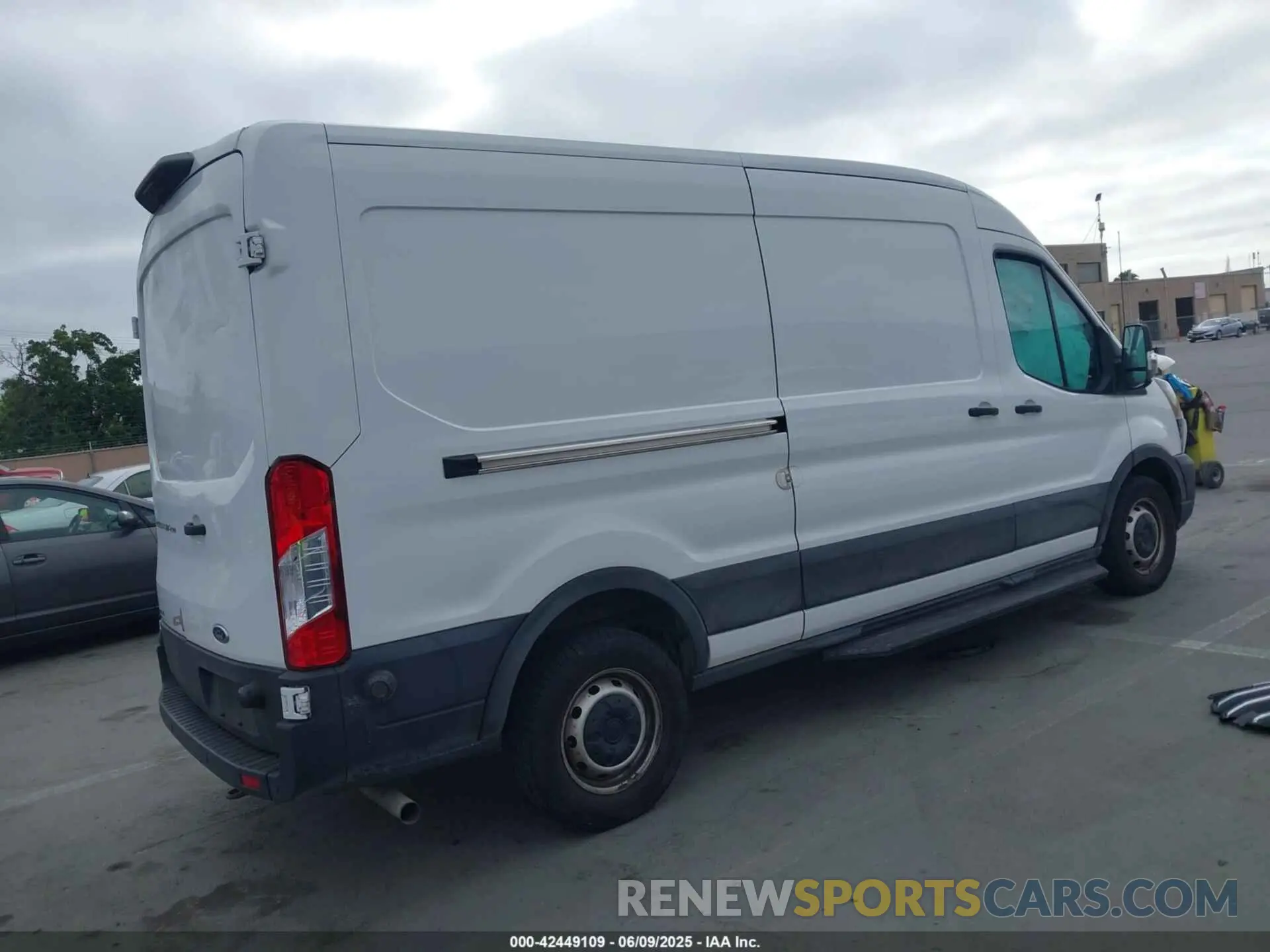 4 Photograph of a damaged car 1FTBR1CG5LKB66925 FORD TRANSIT-250 2020