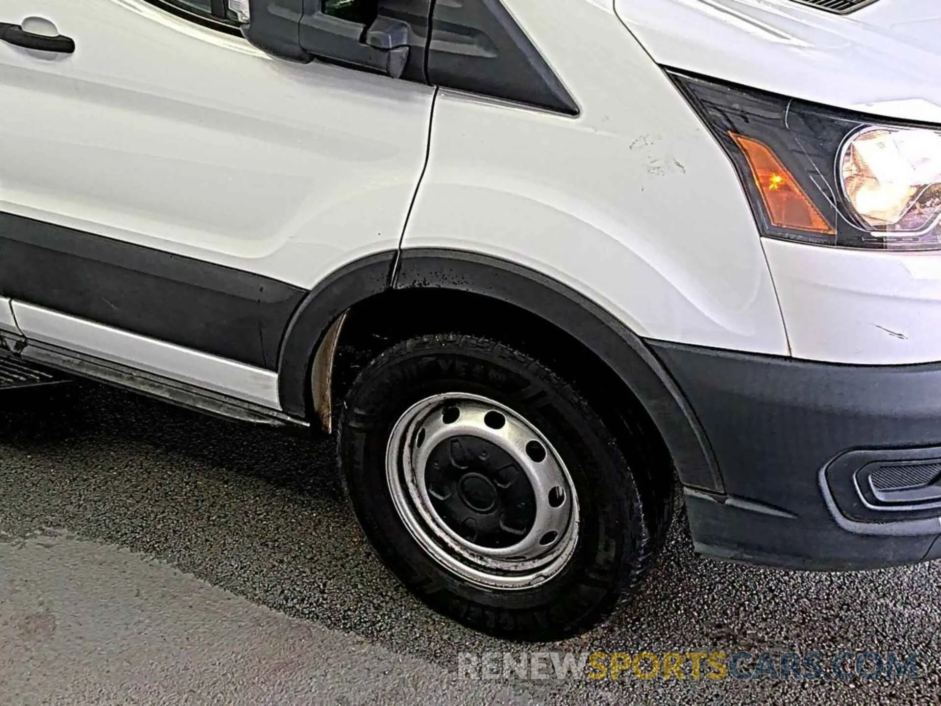 17 Photograph of a damaged car 1FTBR1CG6LKB75357 FORD TRANSIT-250 2020