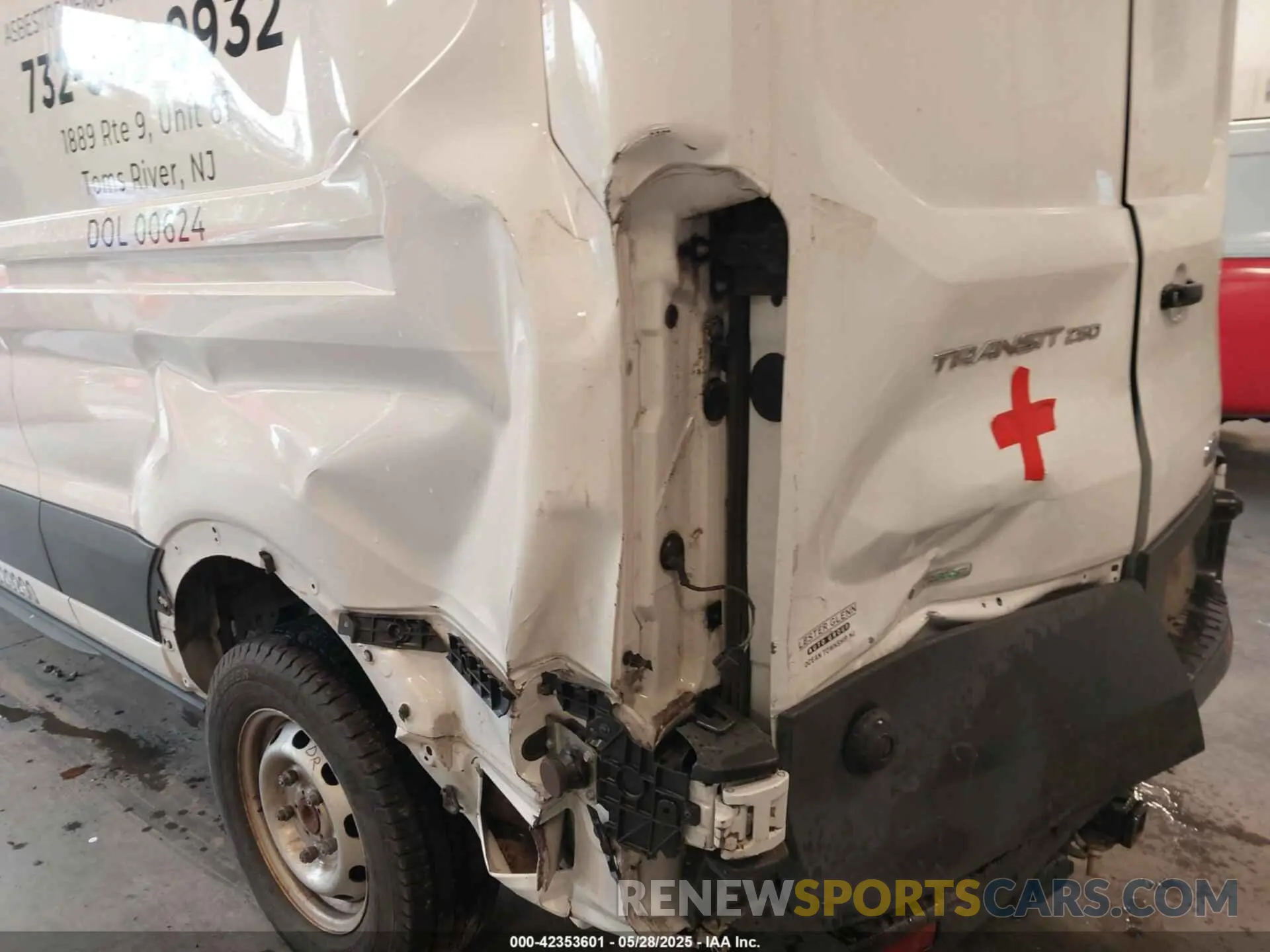 6 Photograph of a damaged car 1FTBR1CG7LKB35143 FORD TRANSIT-250 2020