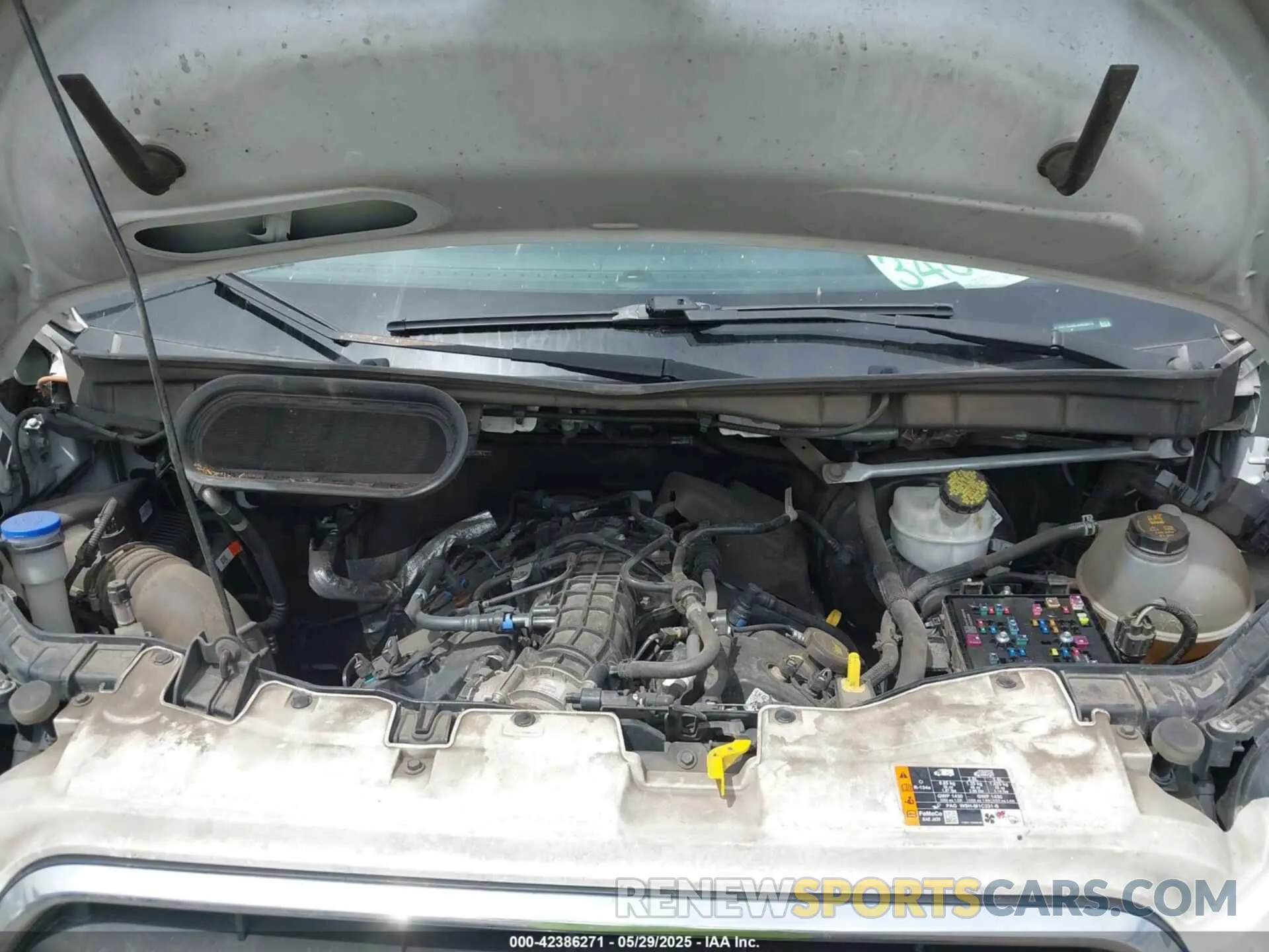 10 Photograph of a damaged car 1FTBR1CG8LKA69072 FORD TRANSIT-250 2020