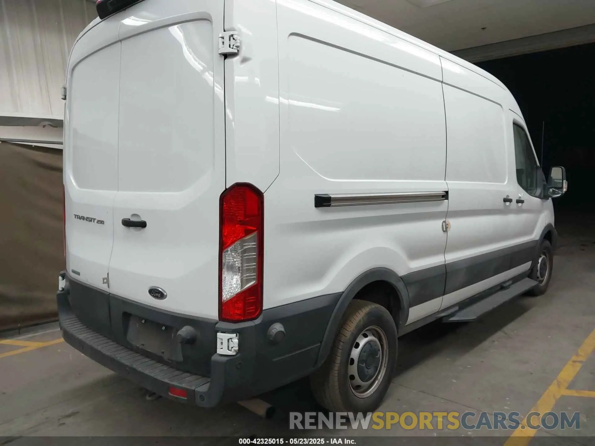 4 Photograph of a damaged car 1FTBR1CG8LKB66921 FORD TRANSIT-250 2020