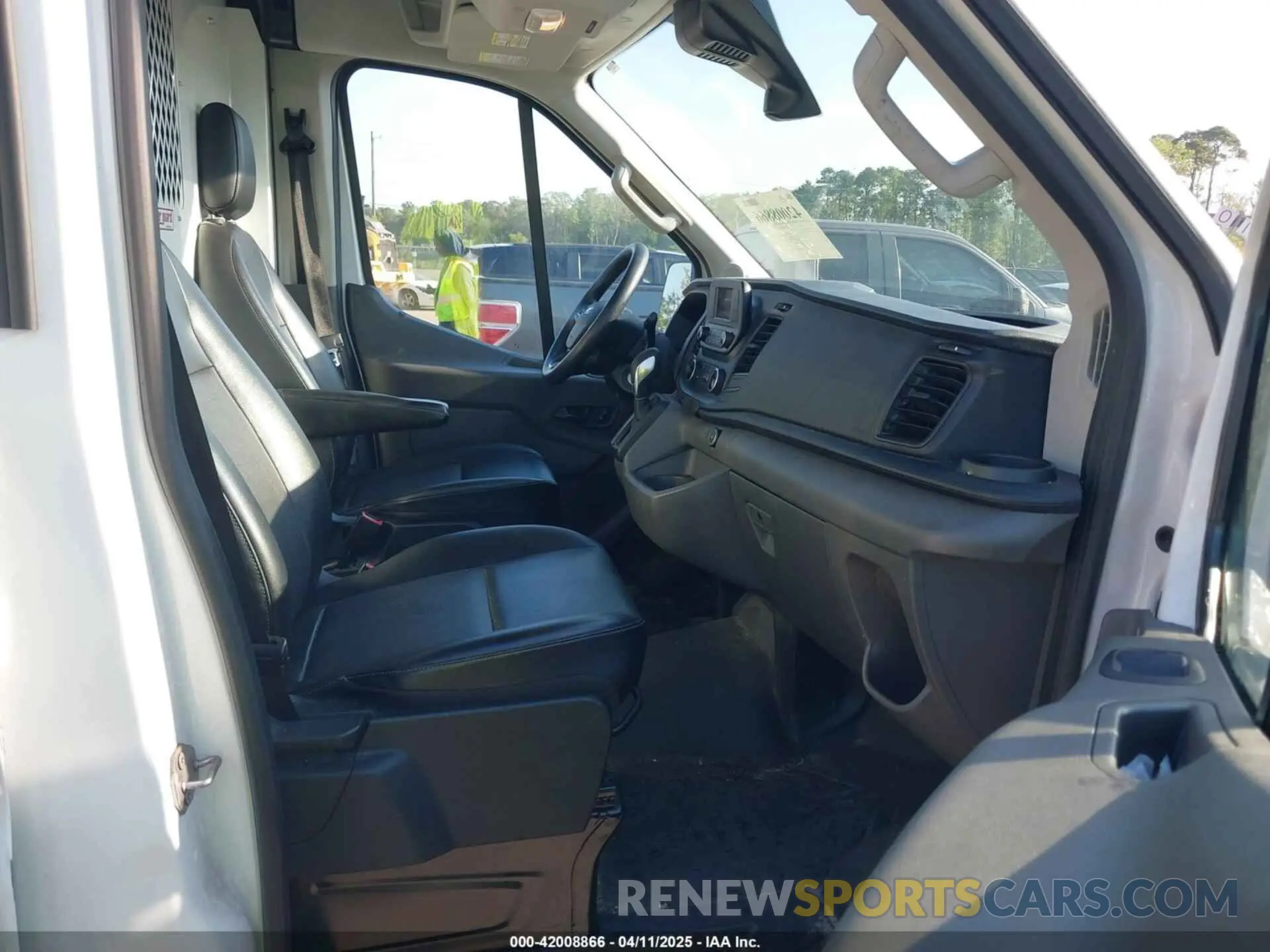 5 Photograph of a damaged car 1FTBR1X88LKB42413 FORD TRANSIT-250 2020