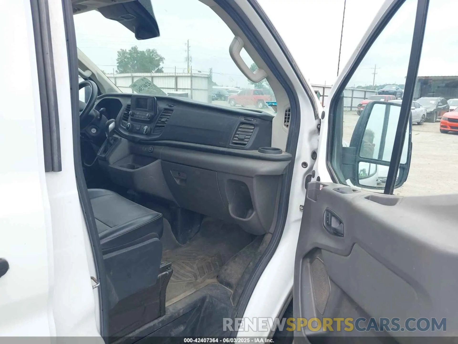 5 Photograph of a damaged car 1FTBR1Y81LKB54322 FORD TRANSIT-250 2020