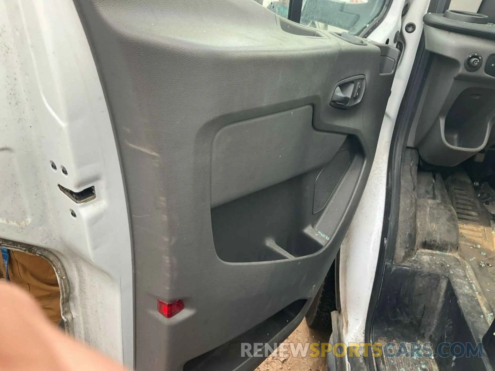 22 Photograph of a damaged car 1FTBR1Y85LKB76565 FORD TRANSIT-250 2020