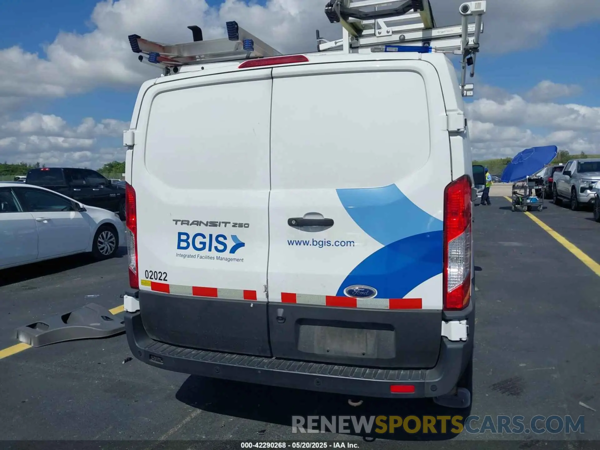 15 Photograph of a damaged car 1FTBR1Y86LKB30999 FORD TRANSIT-250 2020