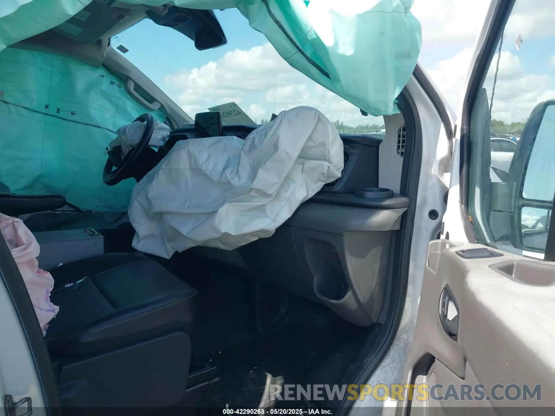 5 Photograph of a damaged car 1FTBR1Y86LKB30999 FORD TRANSIT-250 2020