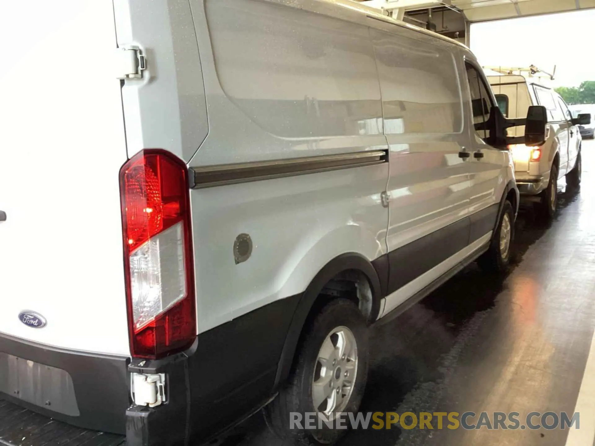 18 Photograph of a damaged car 1FTBR1YG3LKA32438 FORD TRANSIT-250 2020
