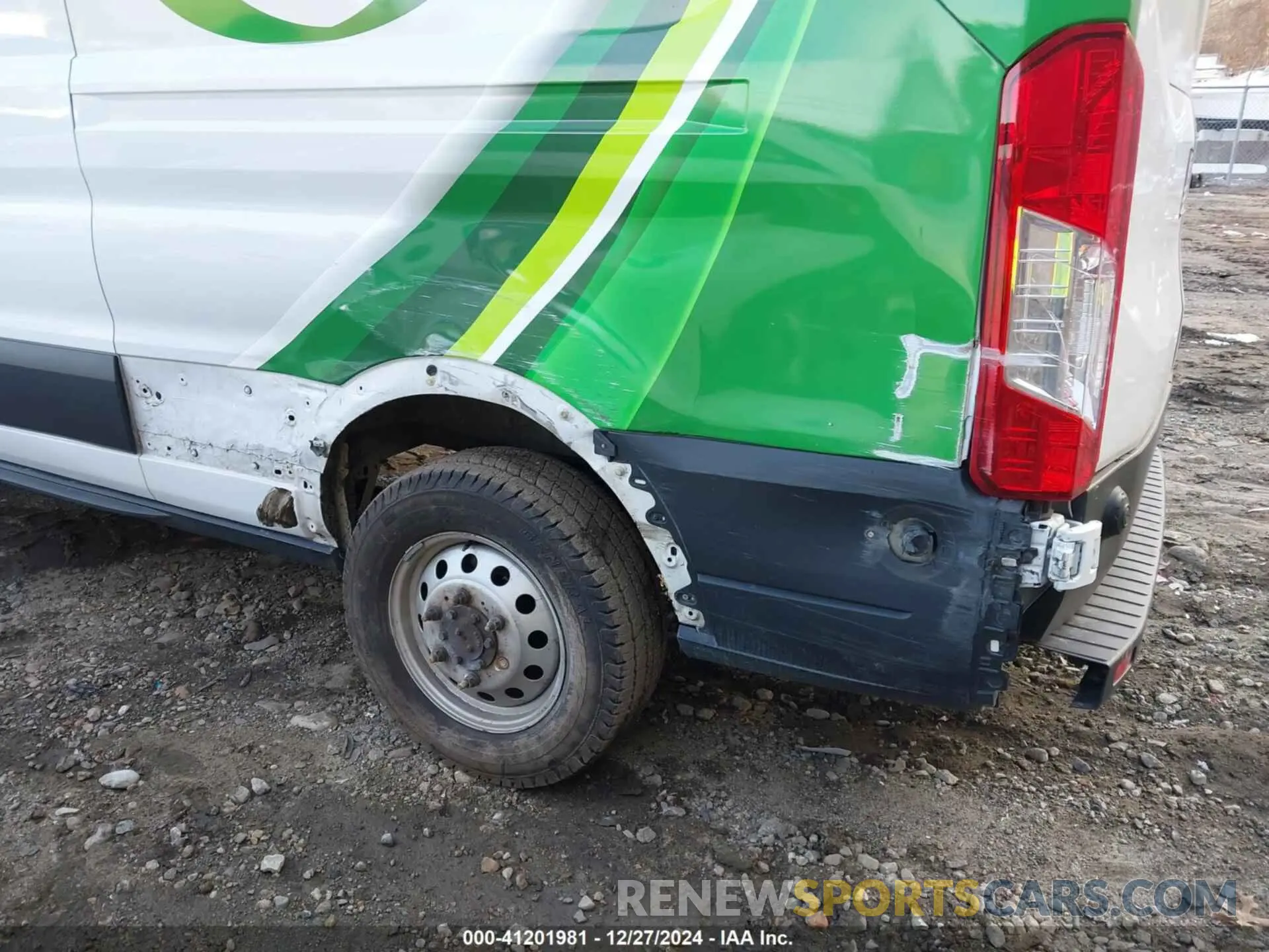 17 Photograph of a damaged car 1FTBR2C87LKA34635 FORD TRANSIT-250 2020