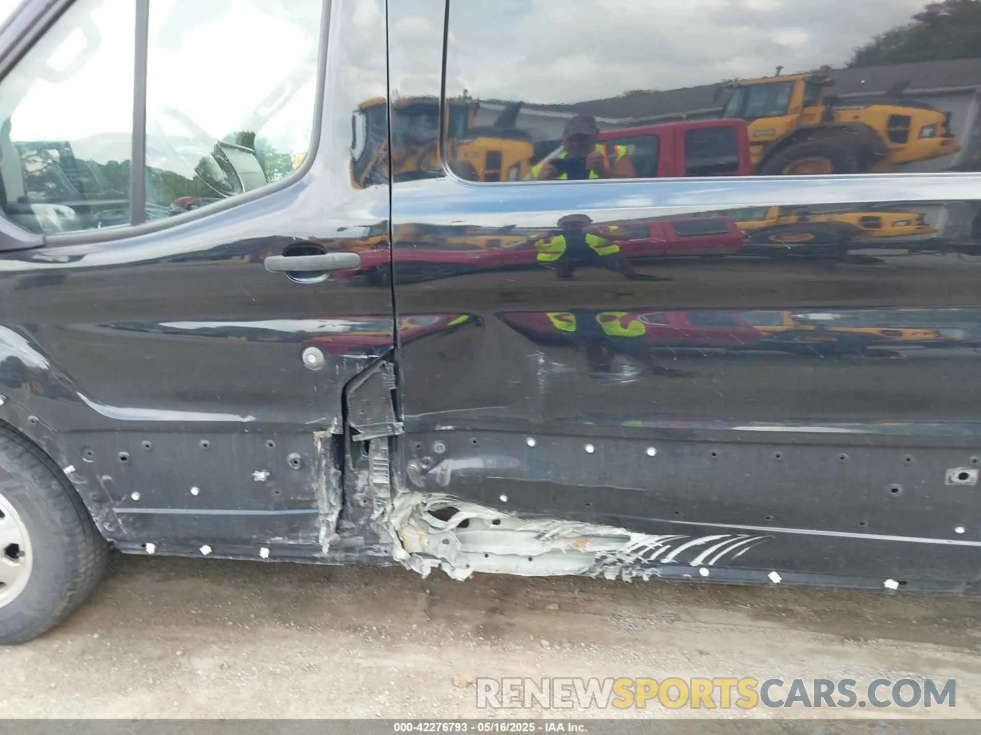 17 Photograph of a damaged car 1FTBR2C8XLKA81092 FORD TRANSIT-250 2020