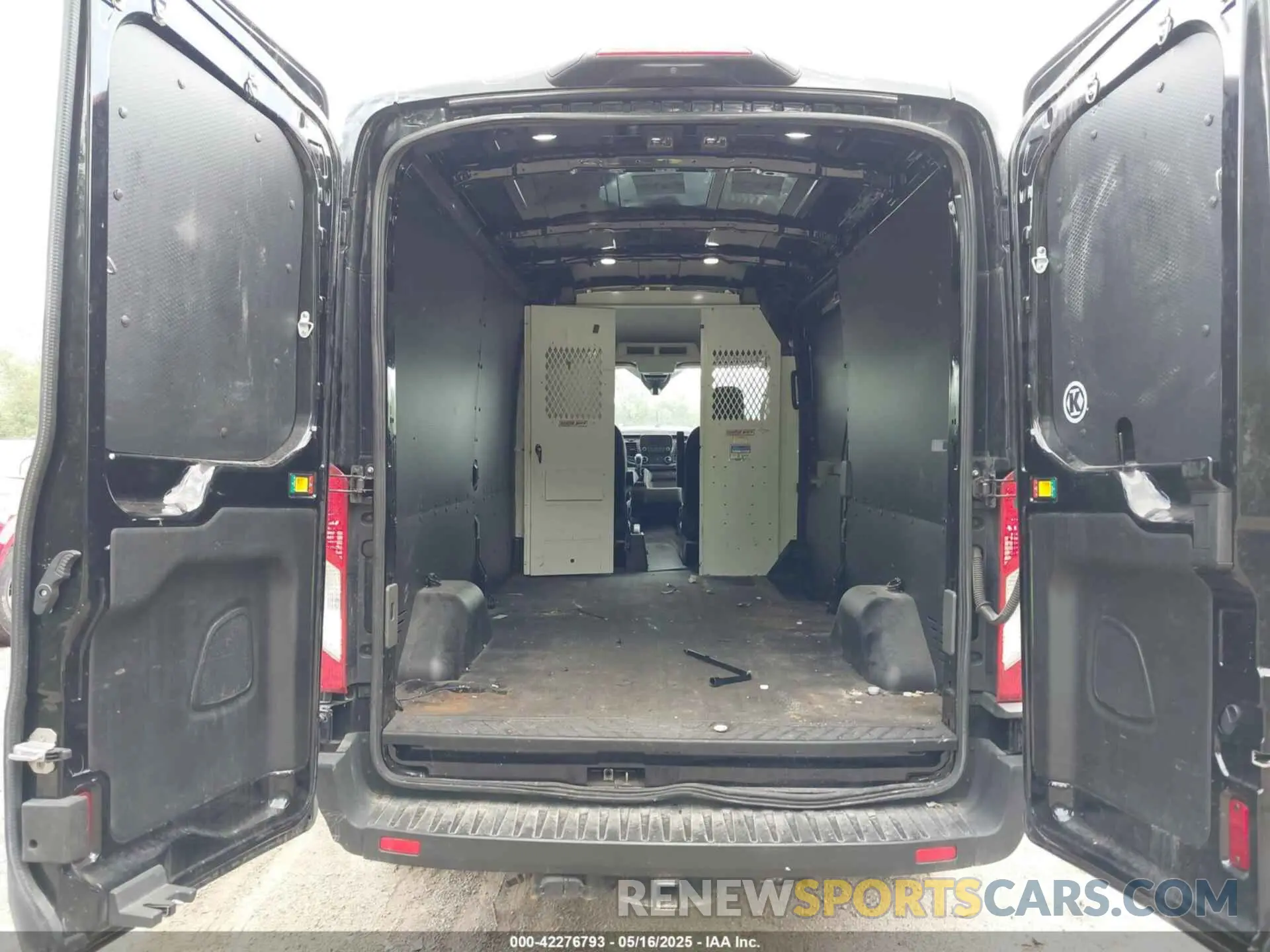 21 Photograph of a damaged car 1FTBR2C8XLKA81092 FORD TRANSIT-250 2020