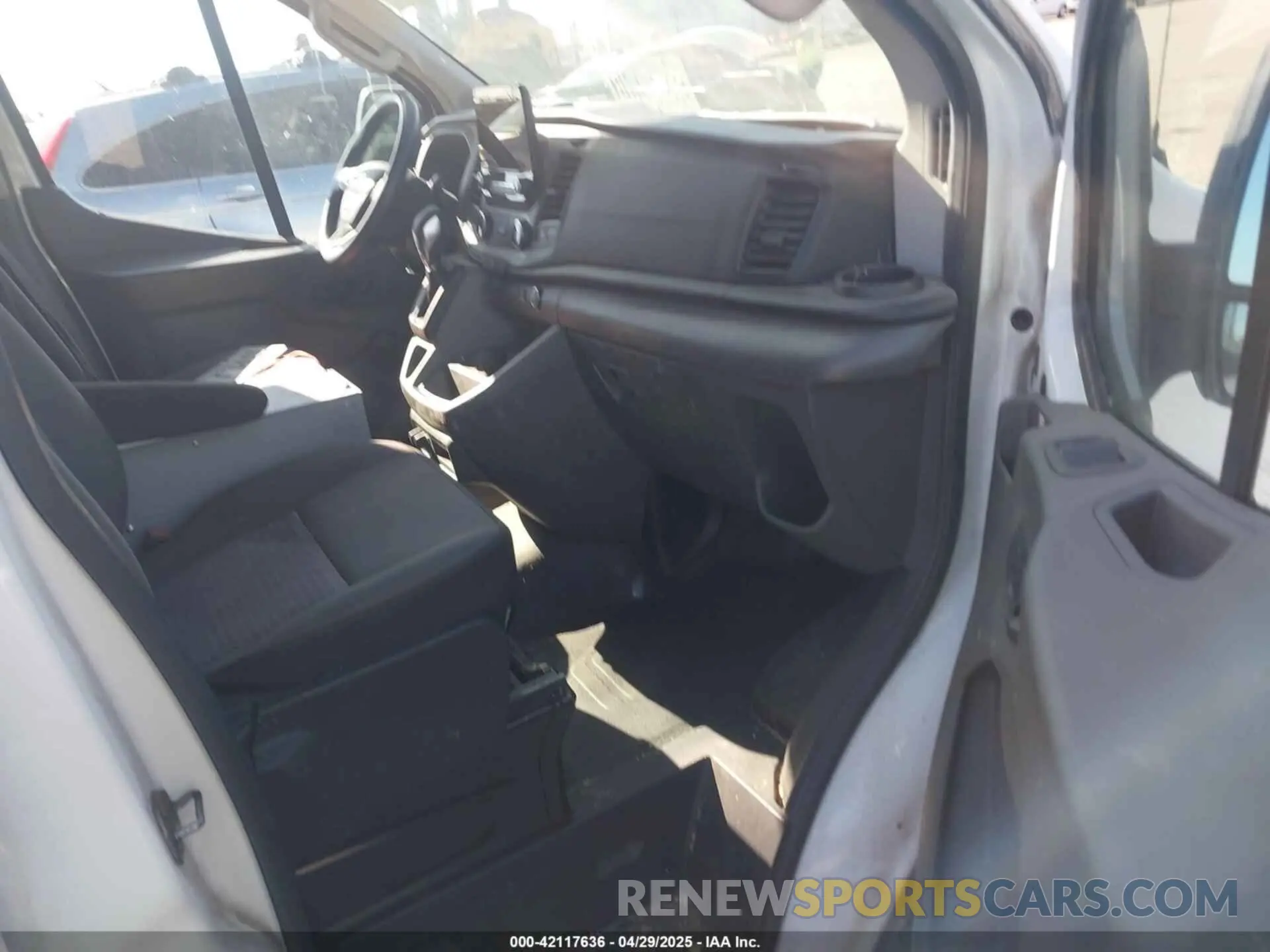 5 Photograph of a damaged car 1FTBR2YGXLKB09134 FORD TRANSIT-250 2020