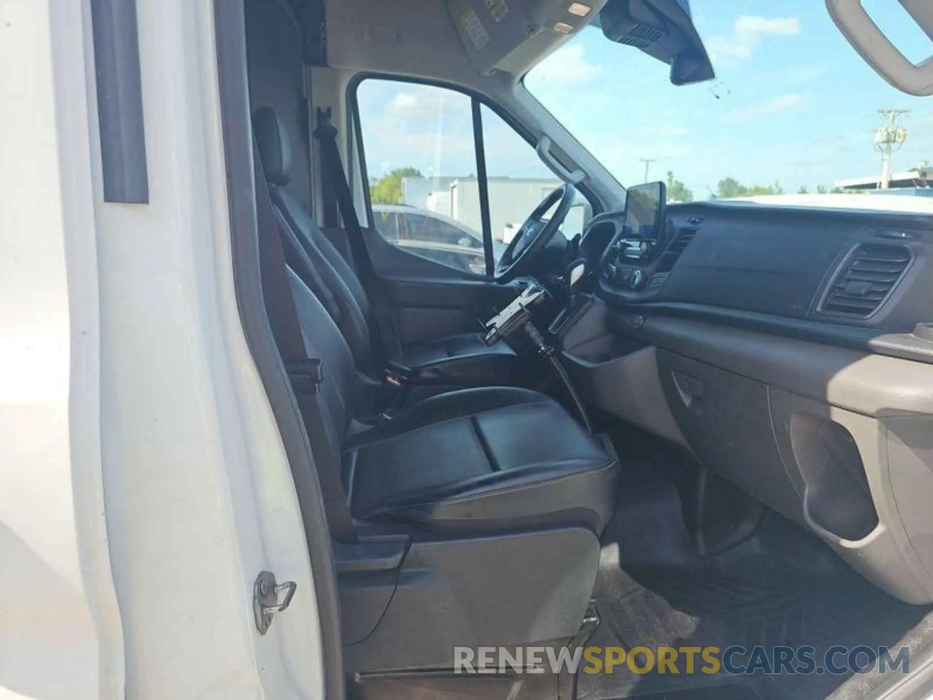 18 Photograph of a damaged car 1FTBR1C85MKA01953 FORD TRANSIT-250 2021