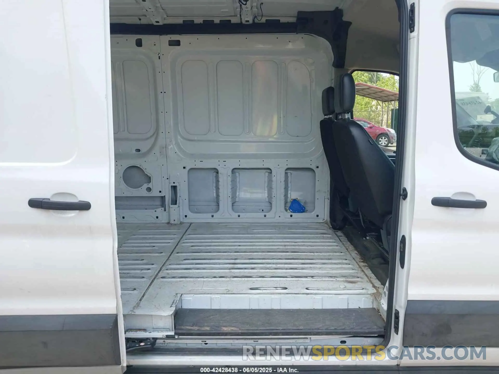 8 Photograph of a damaged car 1FTBR1C85MKA12354 FORD TRANSIT-250 2021