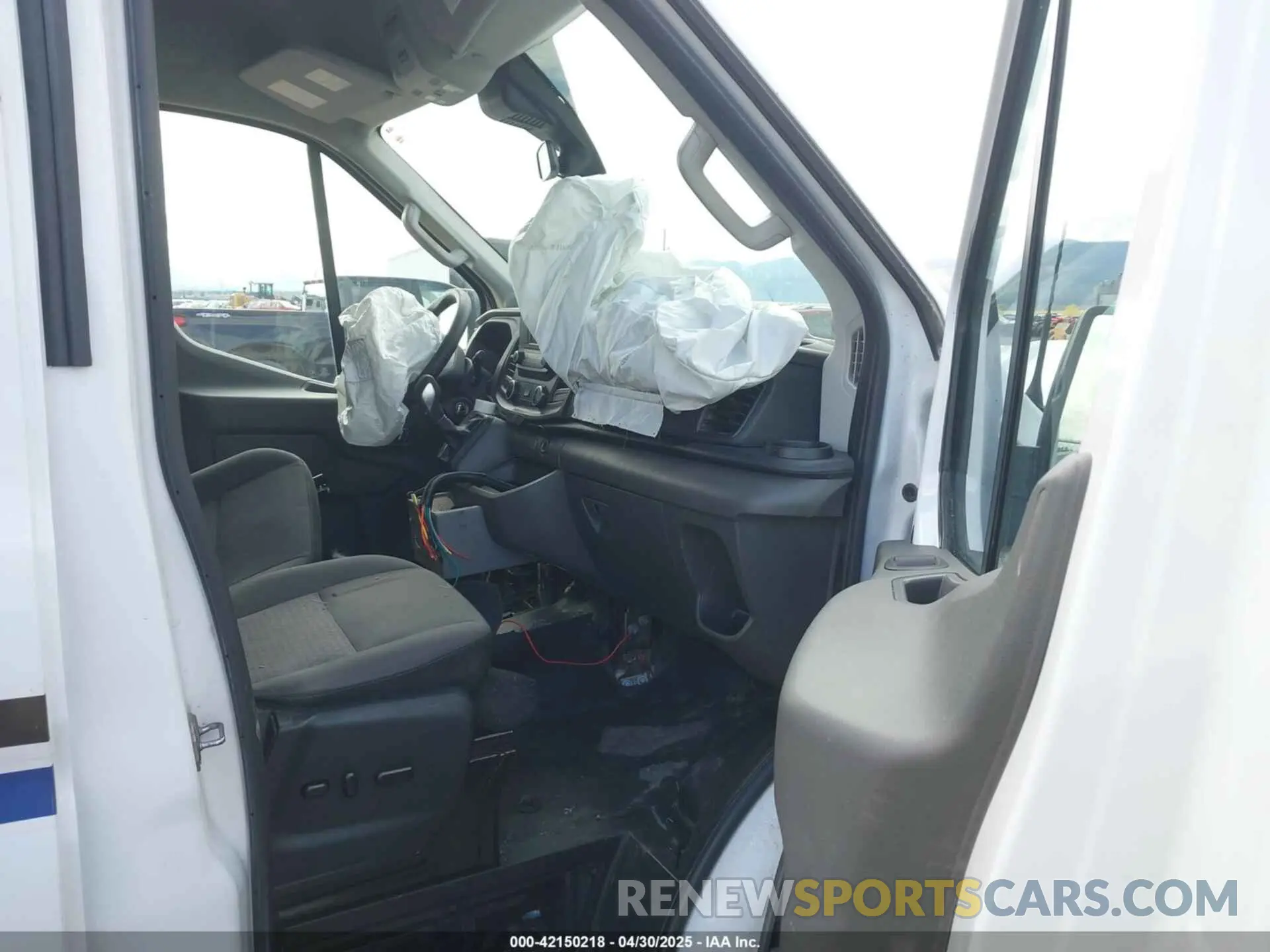5 Photograph of a damaged car 1FDBR1CG6NKA76214 FORD TRANSIT-250 2022