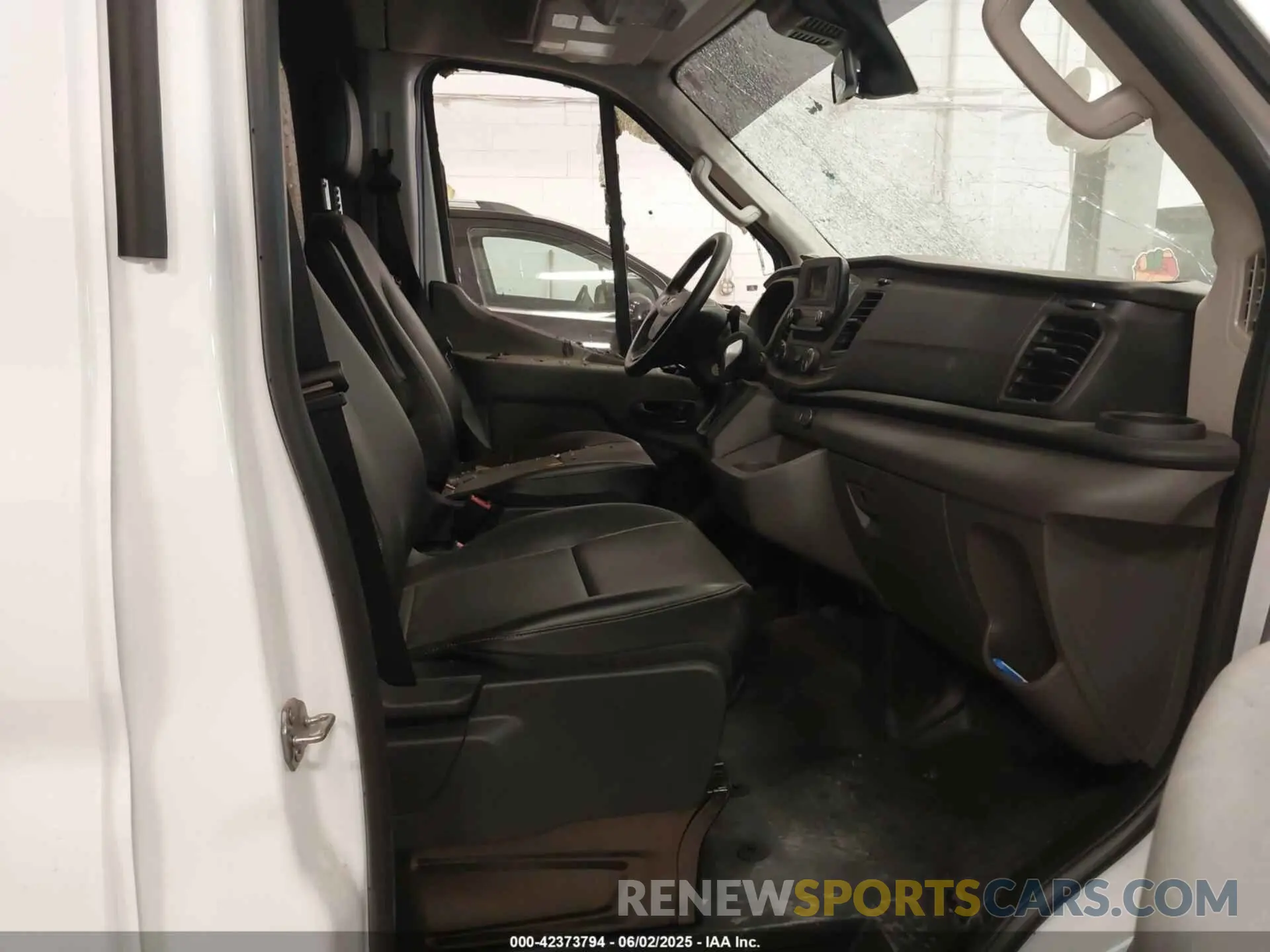 5 Photograph of a damaged car 1FTBR1C85NKA06880 FORD TRANSIT-250 2022