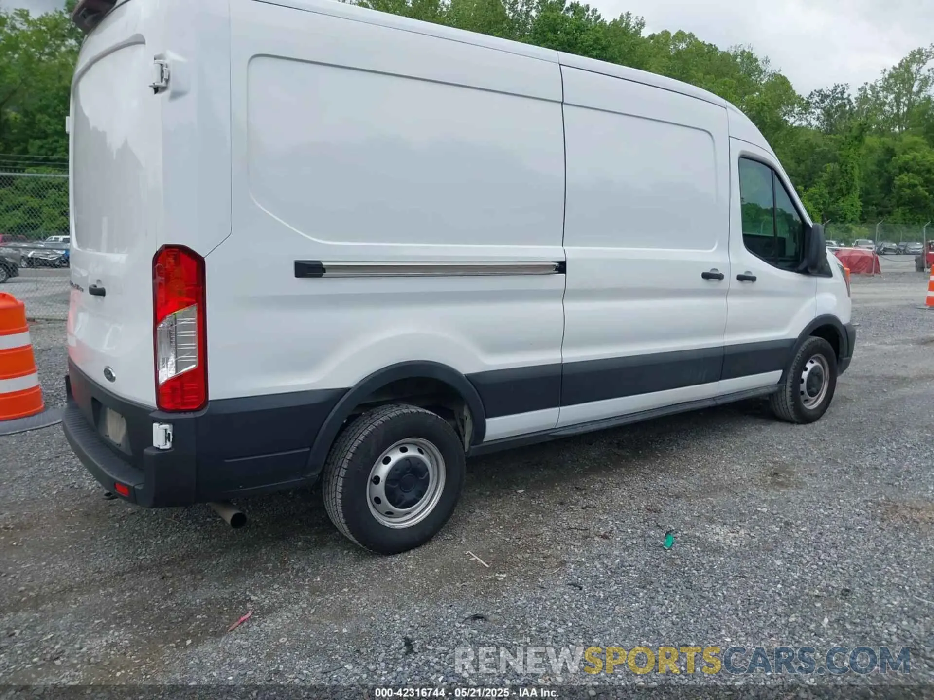 4 Photograph of a damaged car 1FTBR1C85NKA74578 FORD TRANSIT-250 2022