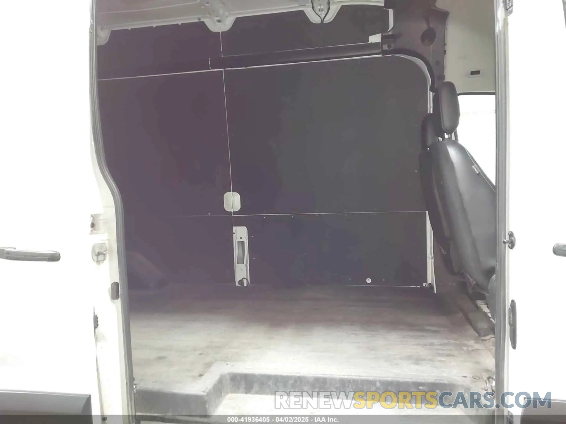 8 Photograph of a damaged car 1FTBR2X81NKA63335 FORD TRANSIT-250 2022