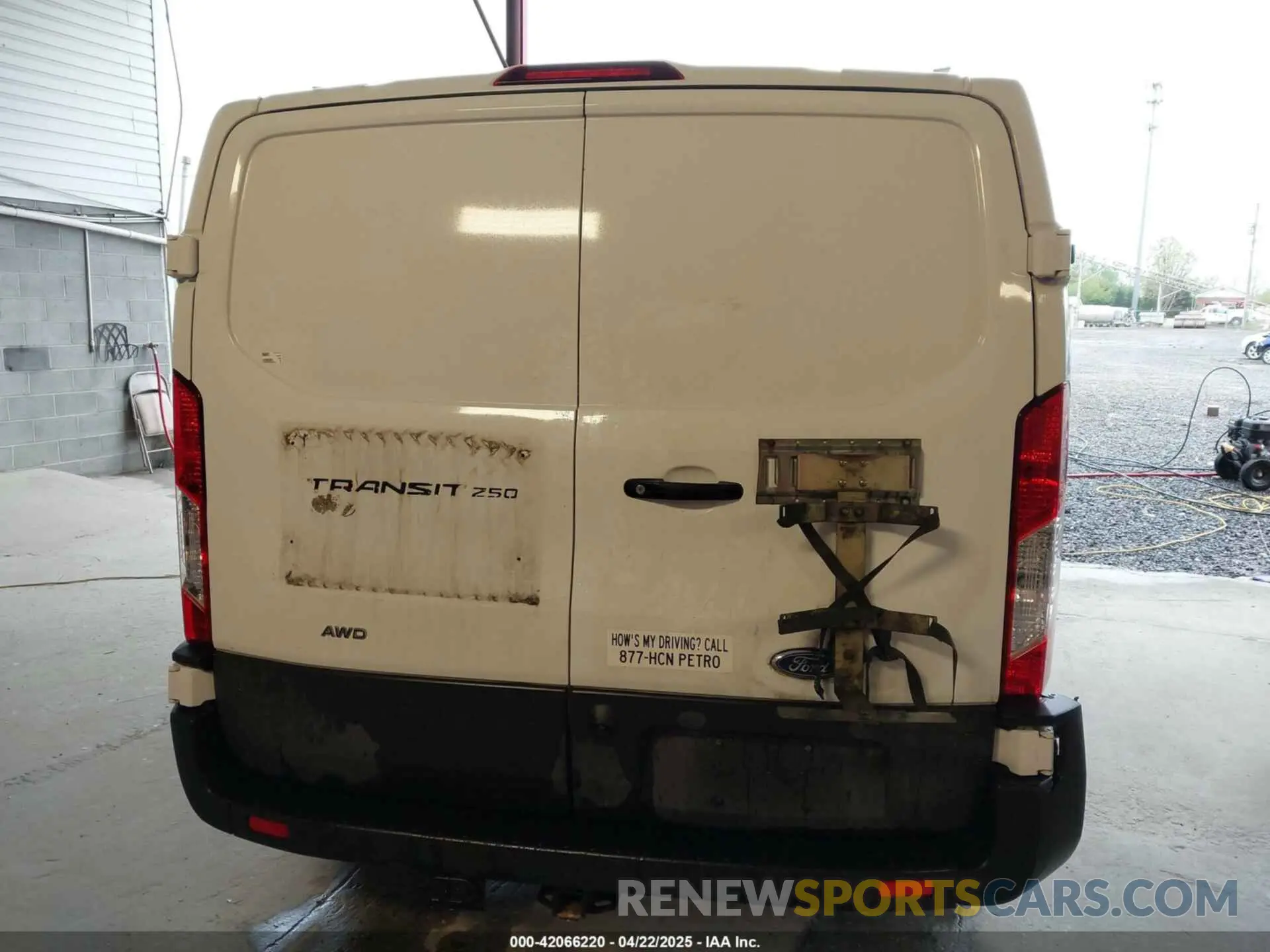 16 Photograph of a damaged car 1FTBR2Y8XNKA64675 FORD TRANSIT-250 2022