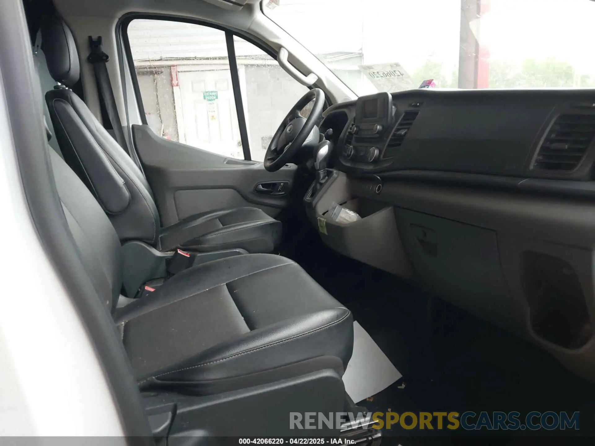 5 Photograph of a damaged car 1FTBR2Y8XNKA64675 FORD TRANSIT-250 2022