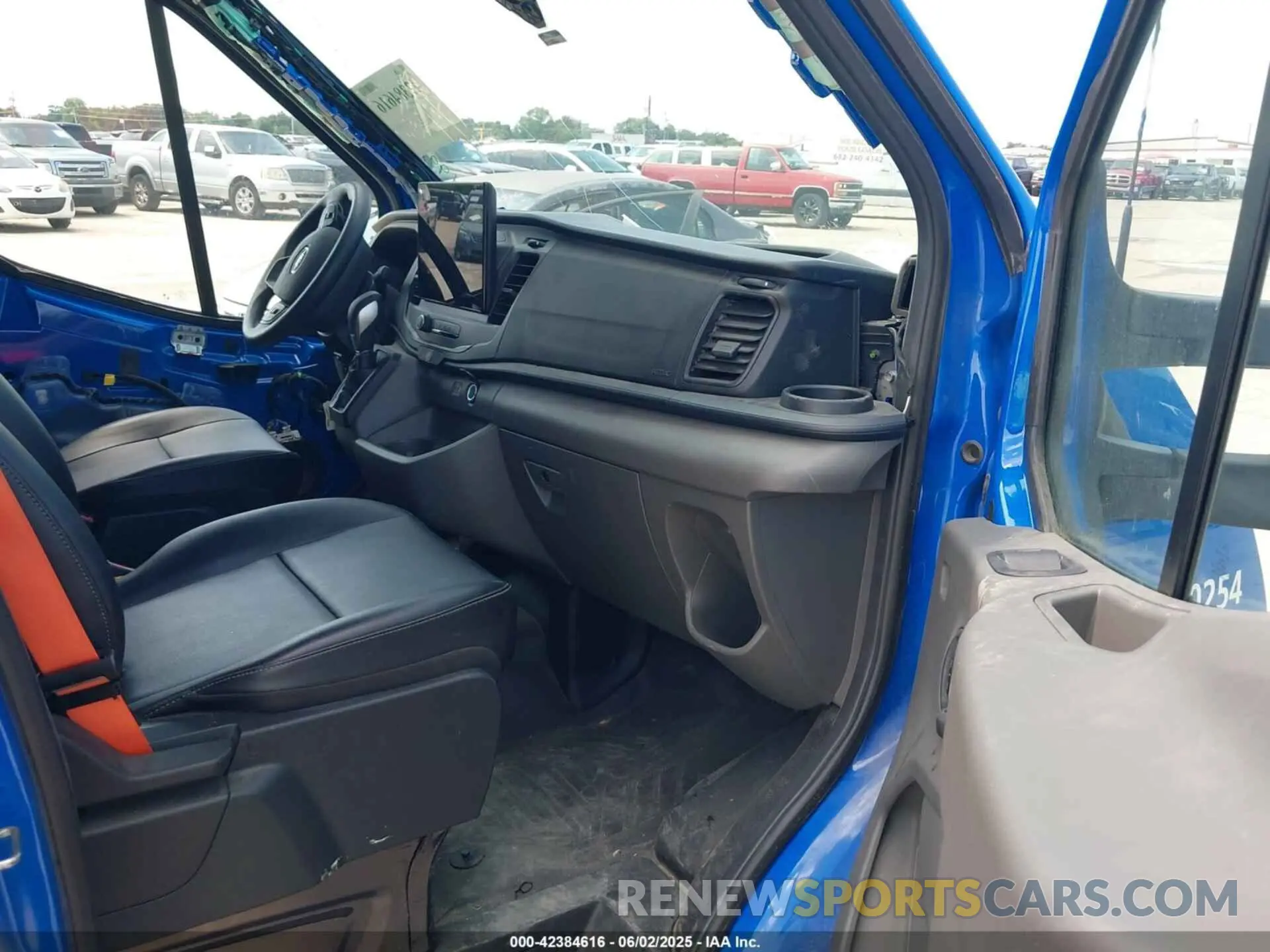 5 Photograph of a damaged car 1FTBR1C8XPKB05732 FORD TRANSIT-250 2023