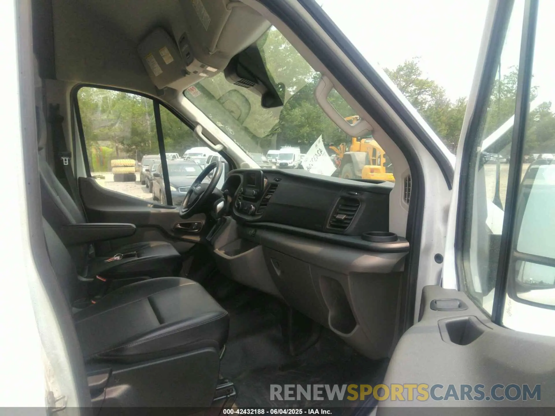 5 Photograph of a damaged car 1FTBR2X87PKB02108 FORD TRANSIT-250 2023