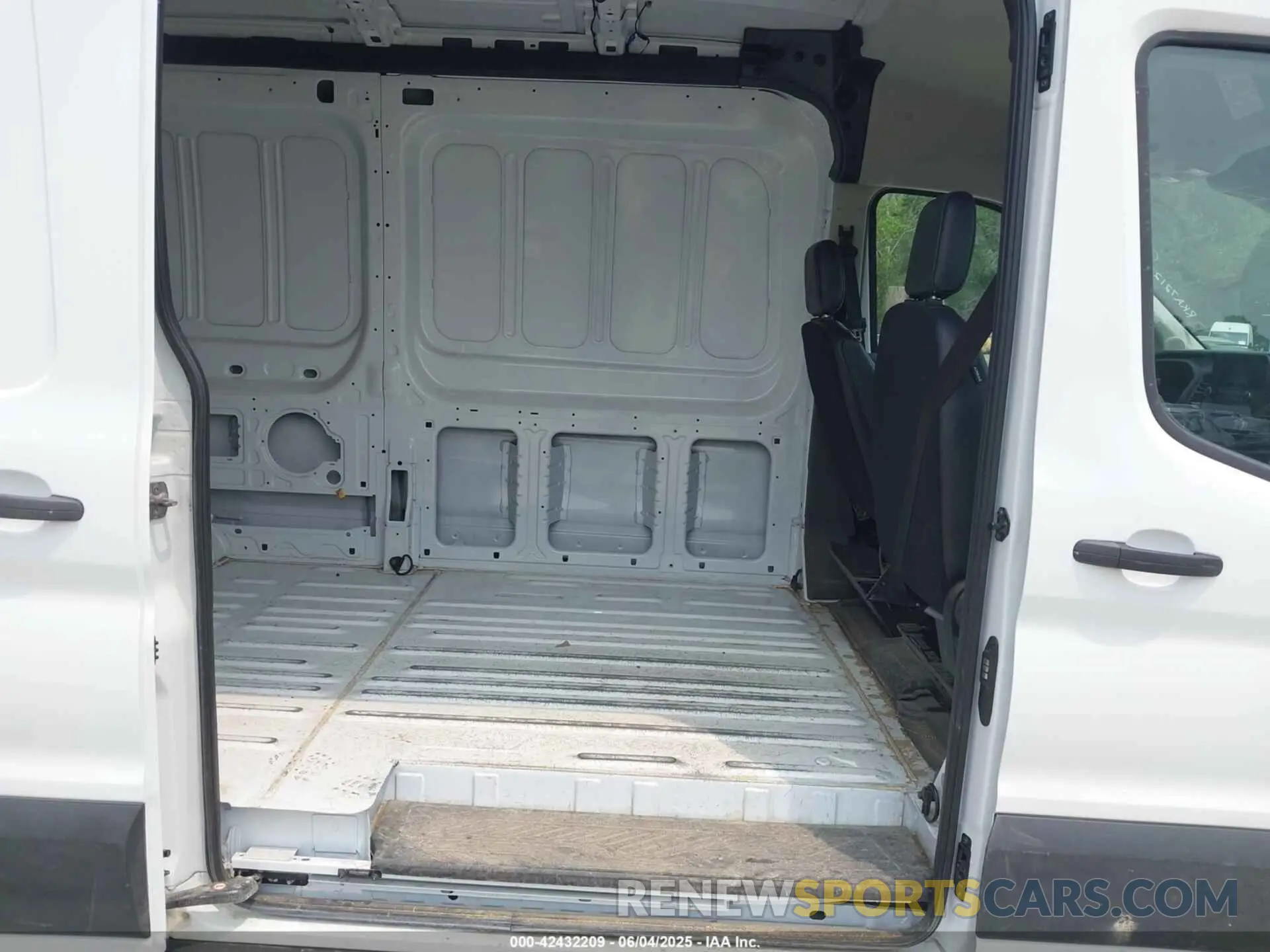8 Photograph of a damaged car 1FTBR2C82RKA72122 FORD TRANSIT-250 2024