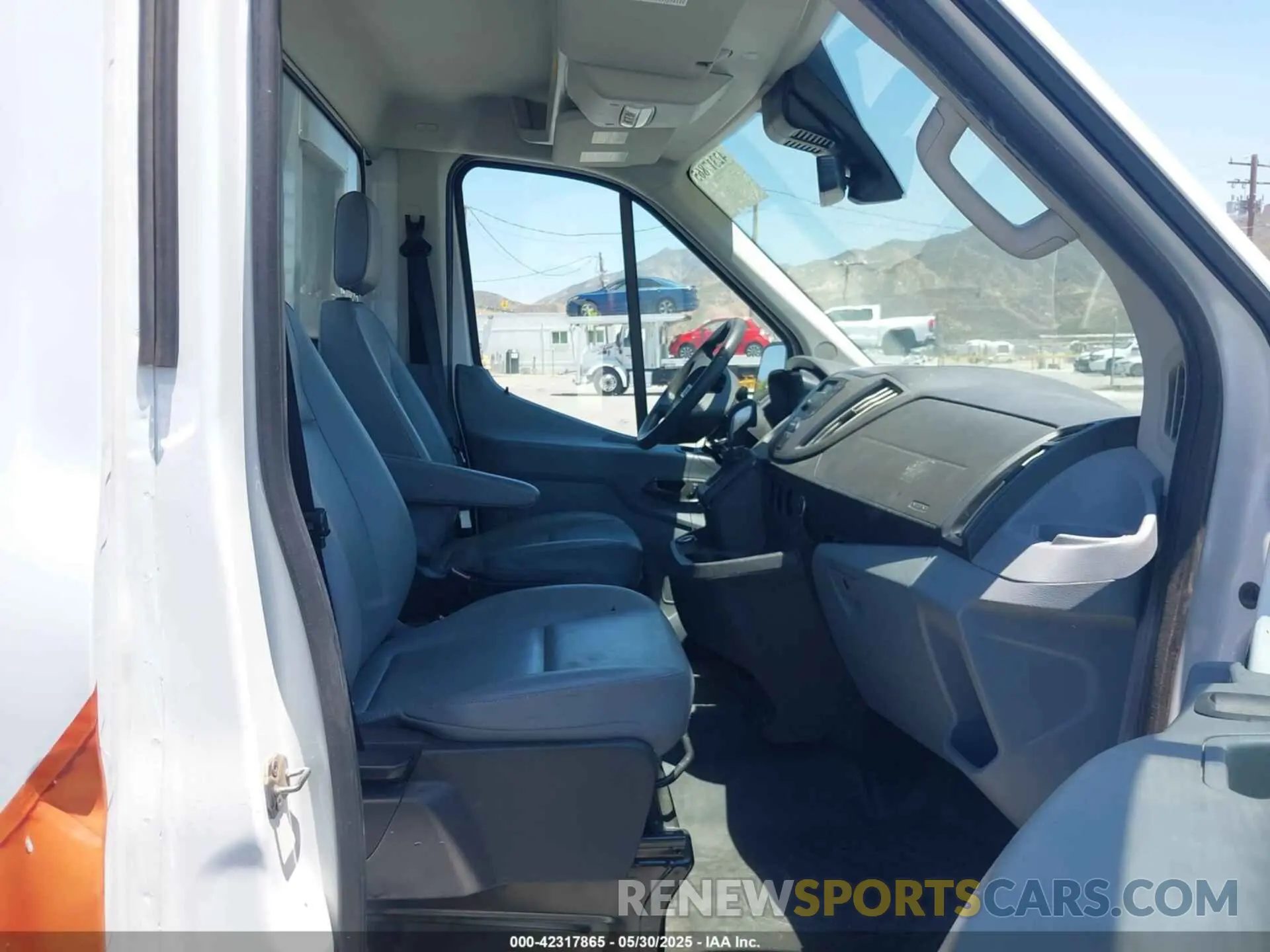 5 Photograph of a damaged car 1FDYR5ZM0KKA40755 FORD TRANSIT-250 CAB 2019