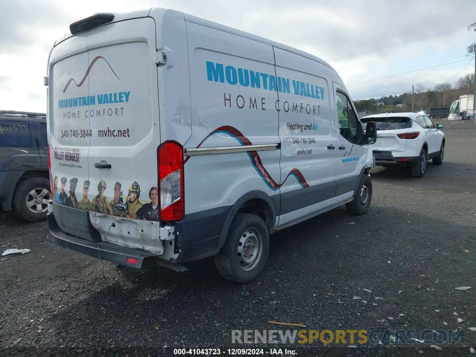 4 Photograph of a damaged car 1FTBR1C86LKB38981 FORD TRANSIT-250 CARGO VAN 2020