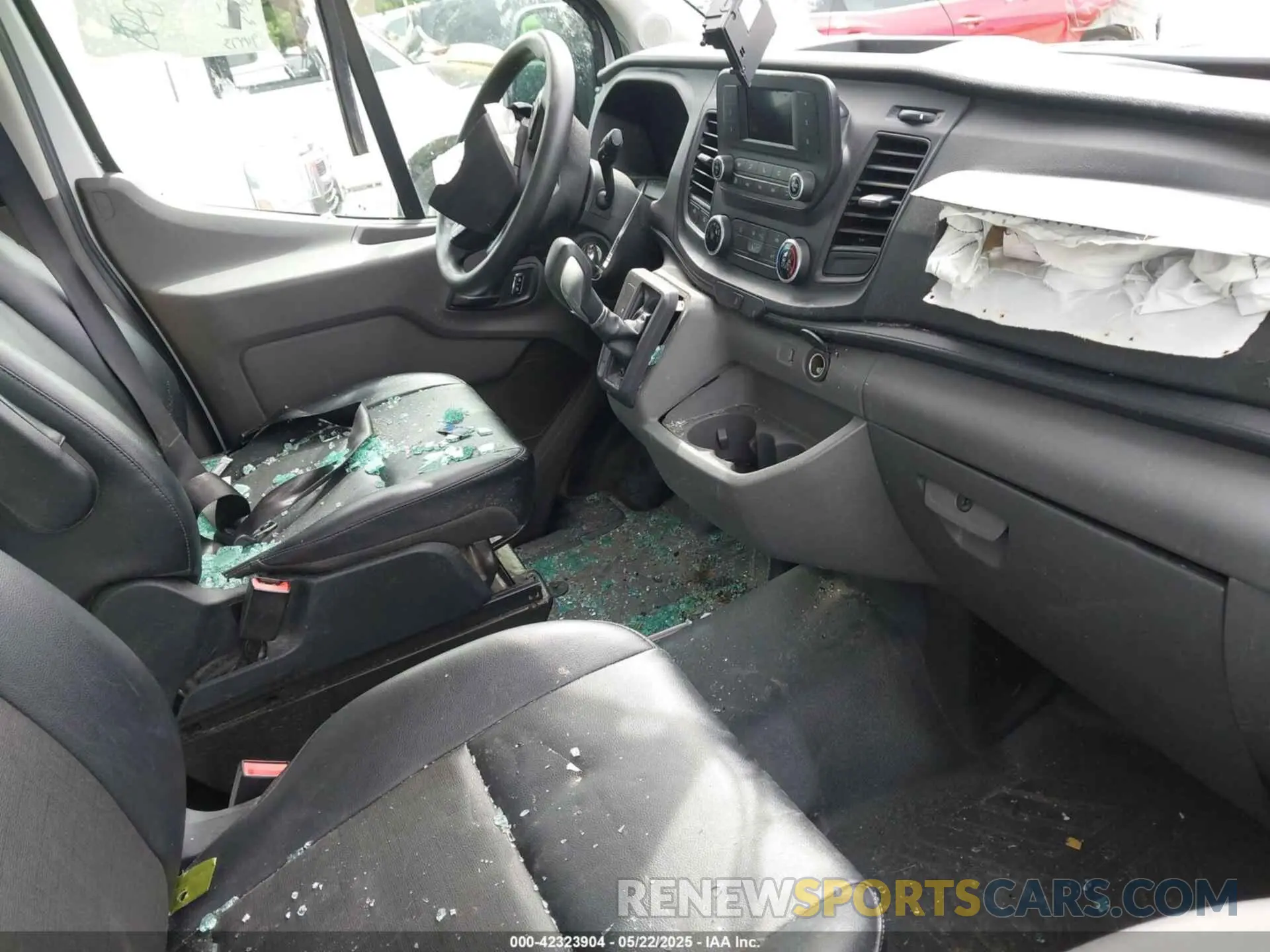 5 Photograph of a damaged car 1FTBR3X81NKA63860 FORD TRANSIT-250 CARGO VAN 2022