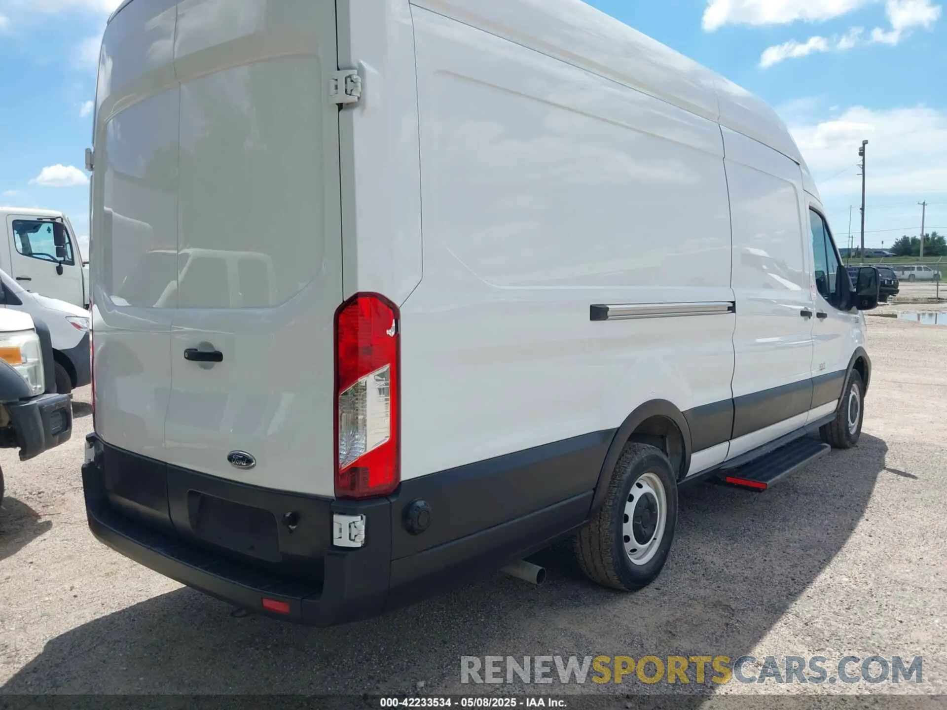 4 Photograph of a damaged car 1FTBR3X89NKA23915 FORD TRANSIT-250 CARGO VAN 2022