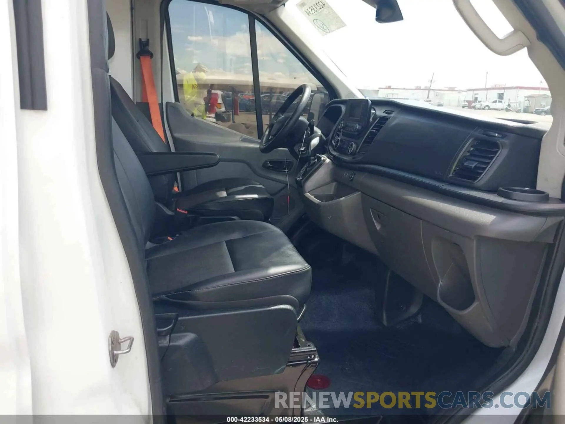 5 Photograph of a damaged car 1FTBR3X89NKA23915 FORD TRANSIT-250 CARGO VAN 2022