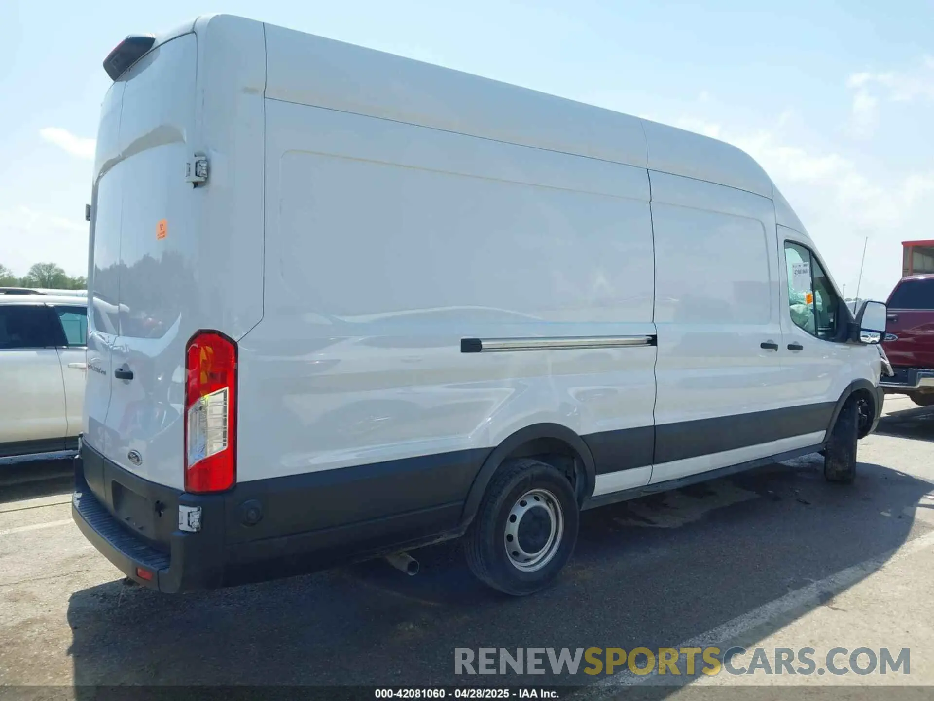 4 Photograph of a damaged car 1FTBR3X8XNKA31327 FORD TRANSIT-250 CARGO VAN 2022
