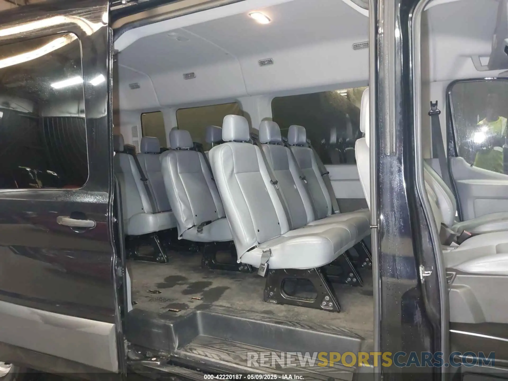 8 Photograph of a damaged car 1FBAX2CM7KKA64803 FORD TRANSIT-350 2019
