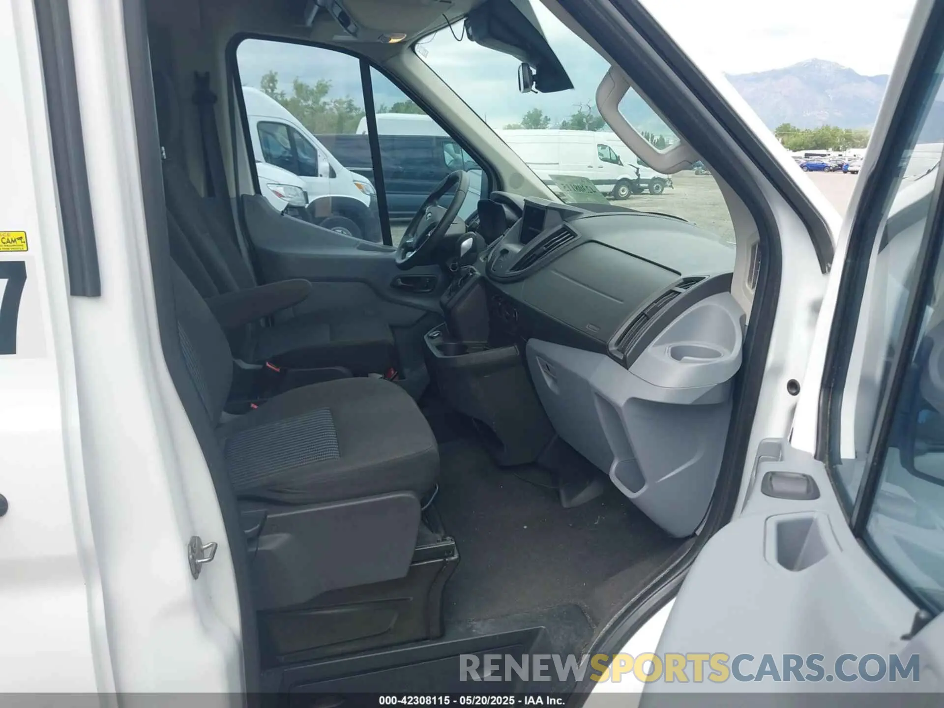 5 Photograph of a damaged car 1FBAX2CM9KKA36176 FORD TRANSIT-350 2019