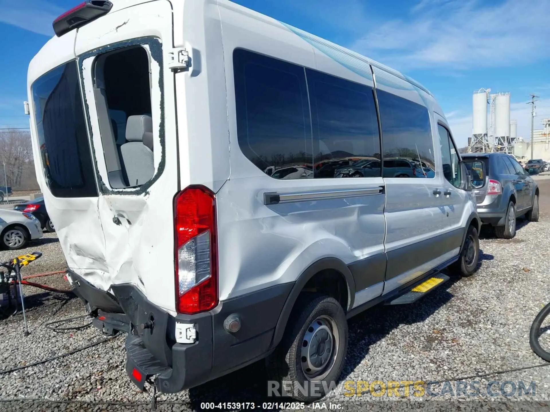 4 Photograph of a damaged car 1FBAX2CV2KKA69450 FORD TRANSIT-350 2019